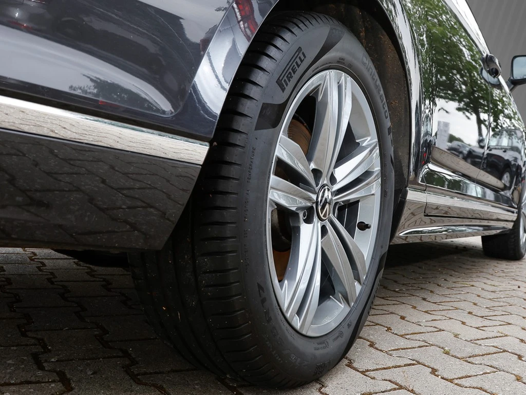 Volkswagen-Passat-image-4