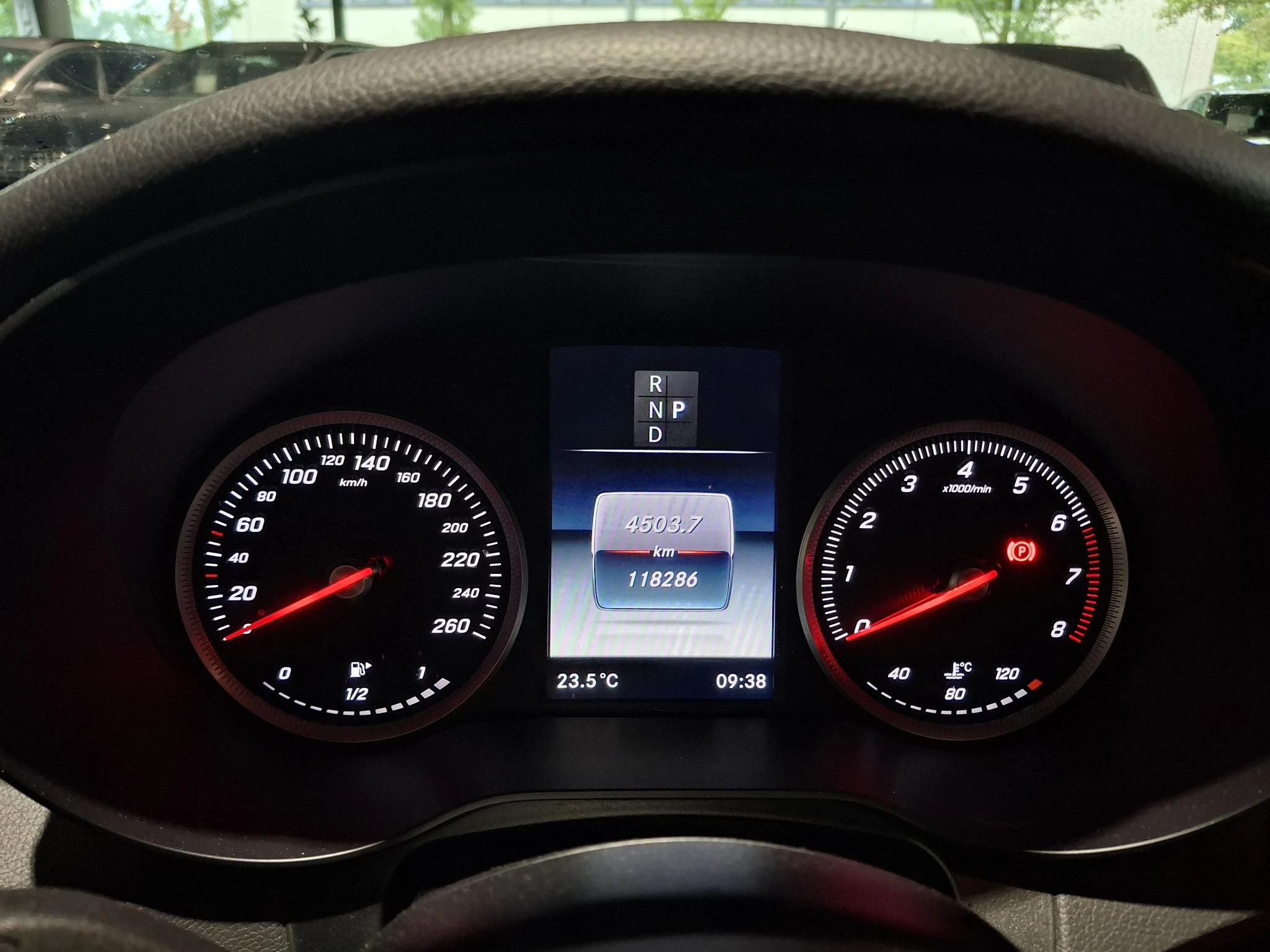 Mercedes-Benz-GLC-image-12