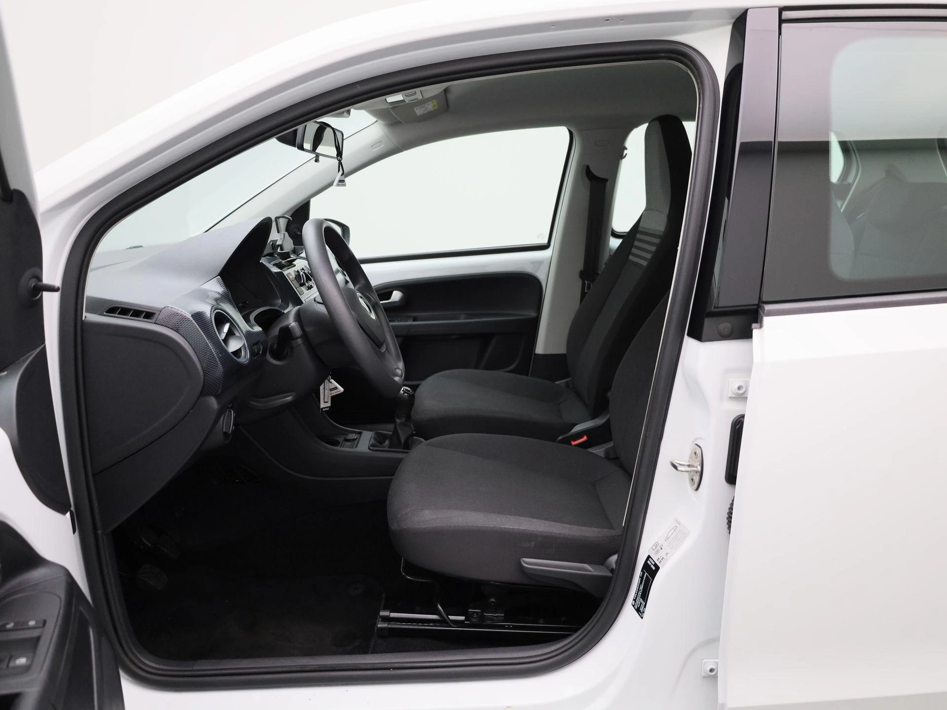 Volkswagen-up!-image-8