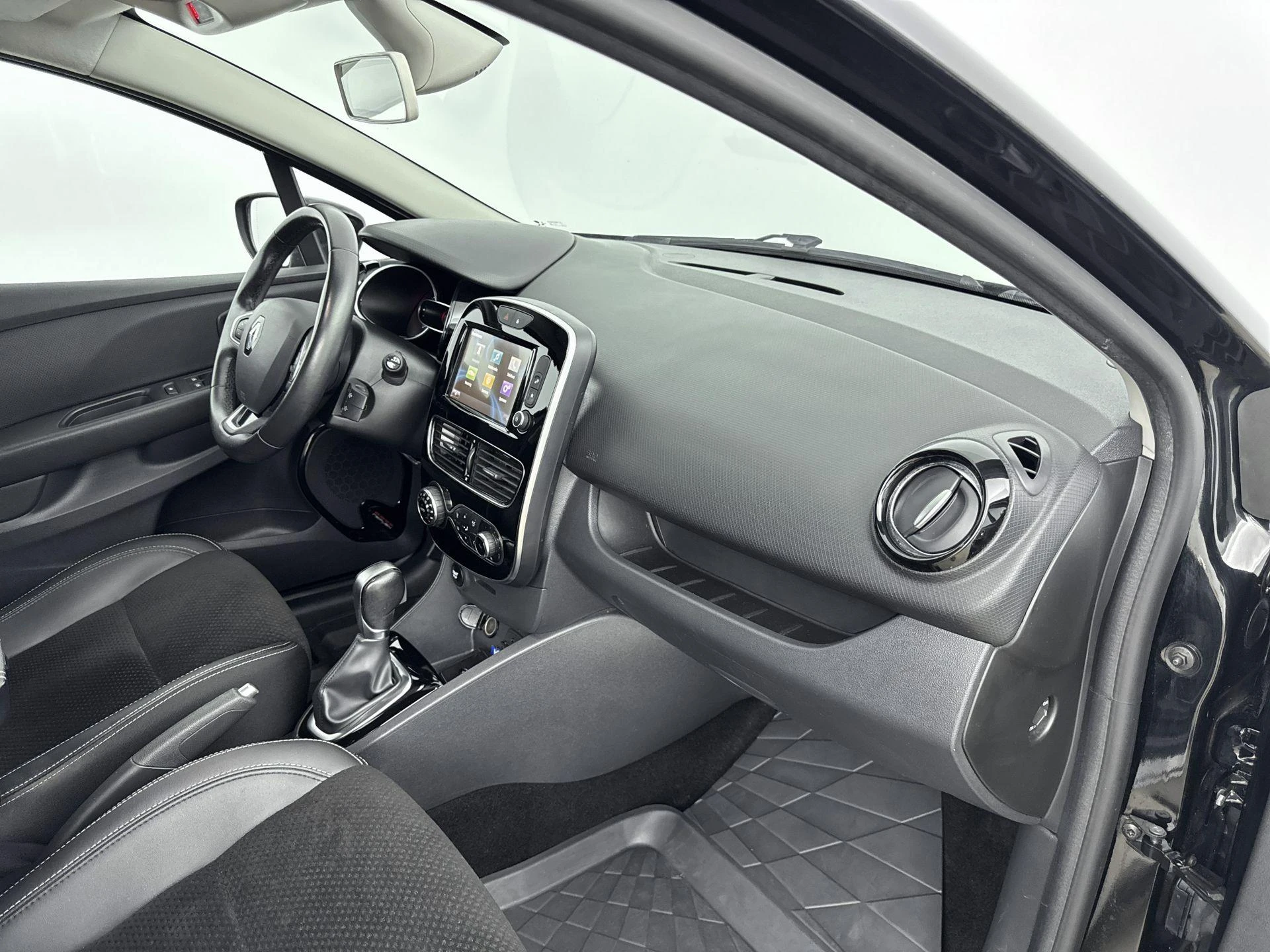Renault-Clio-image-15