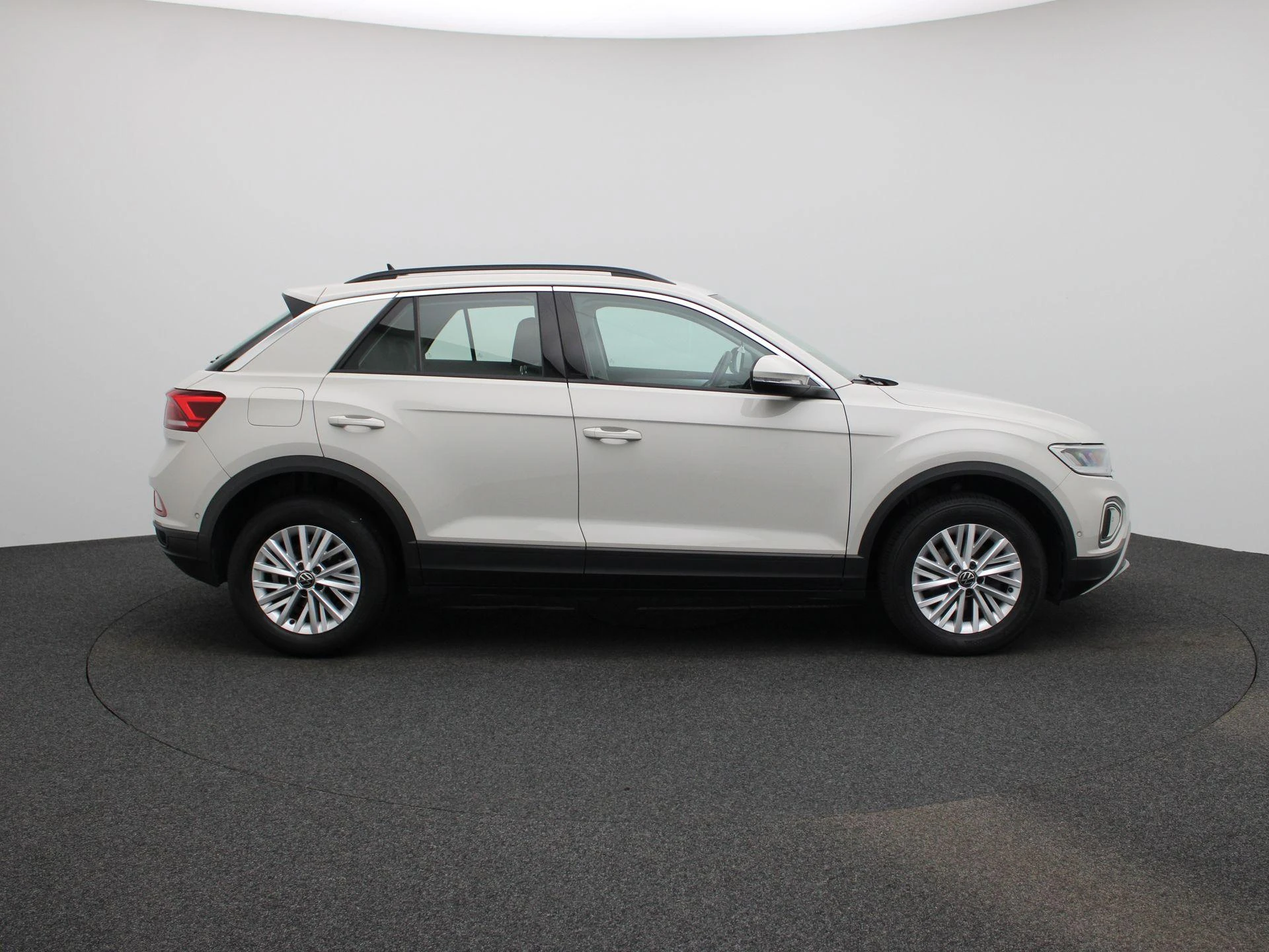 Volkswagen-T-Roc-image-5