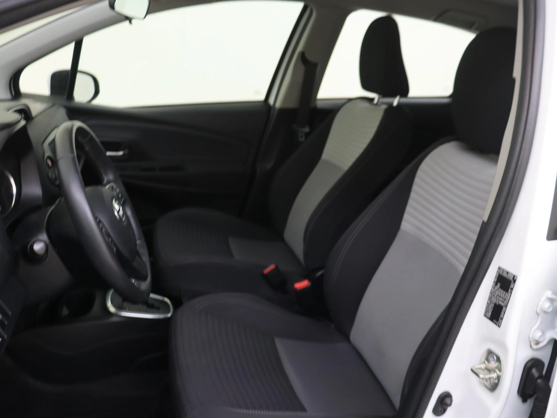 Toyota-Yaris-image-10