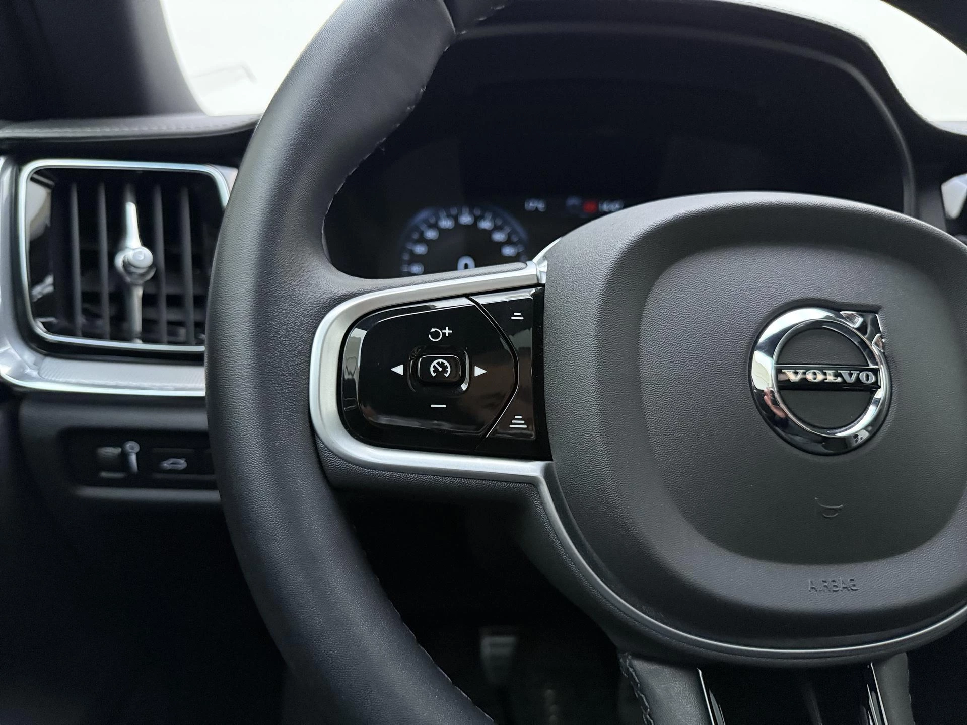 Volvo V60 2.0 T6 Plug-in hybrid AWD Essential Bright
