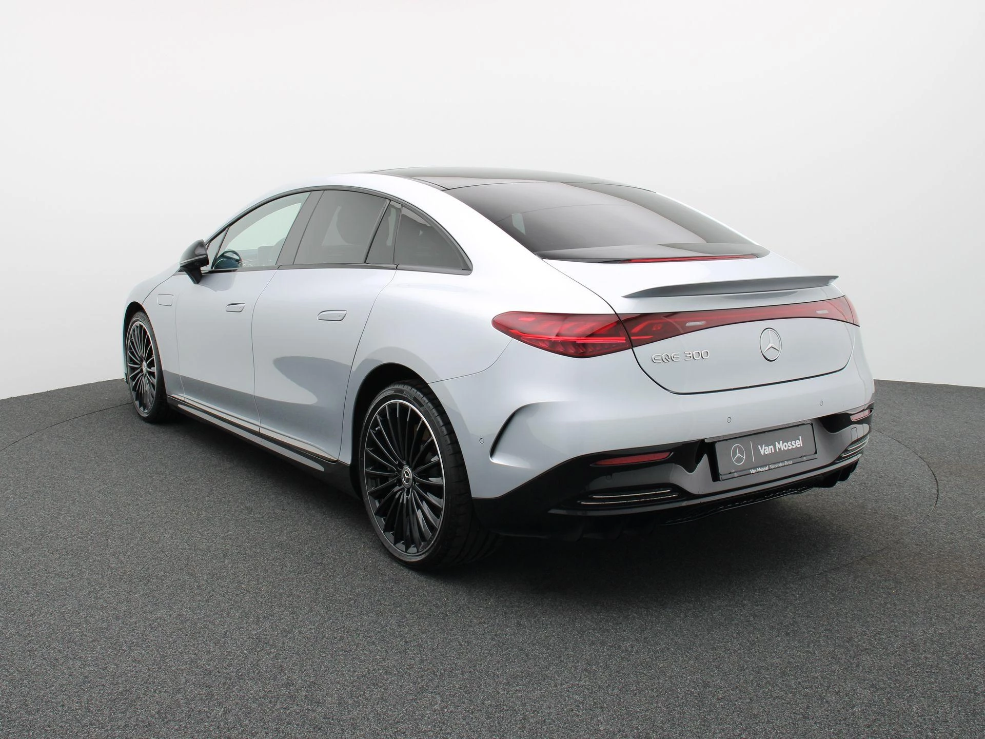 Mercedes-Benz-EQE-image-1