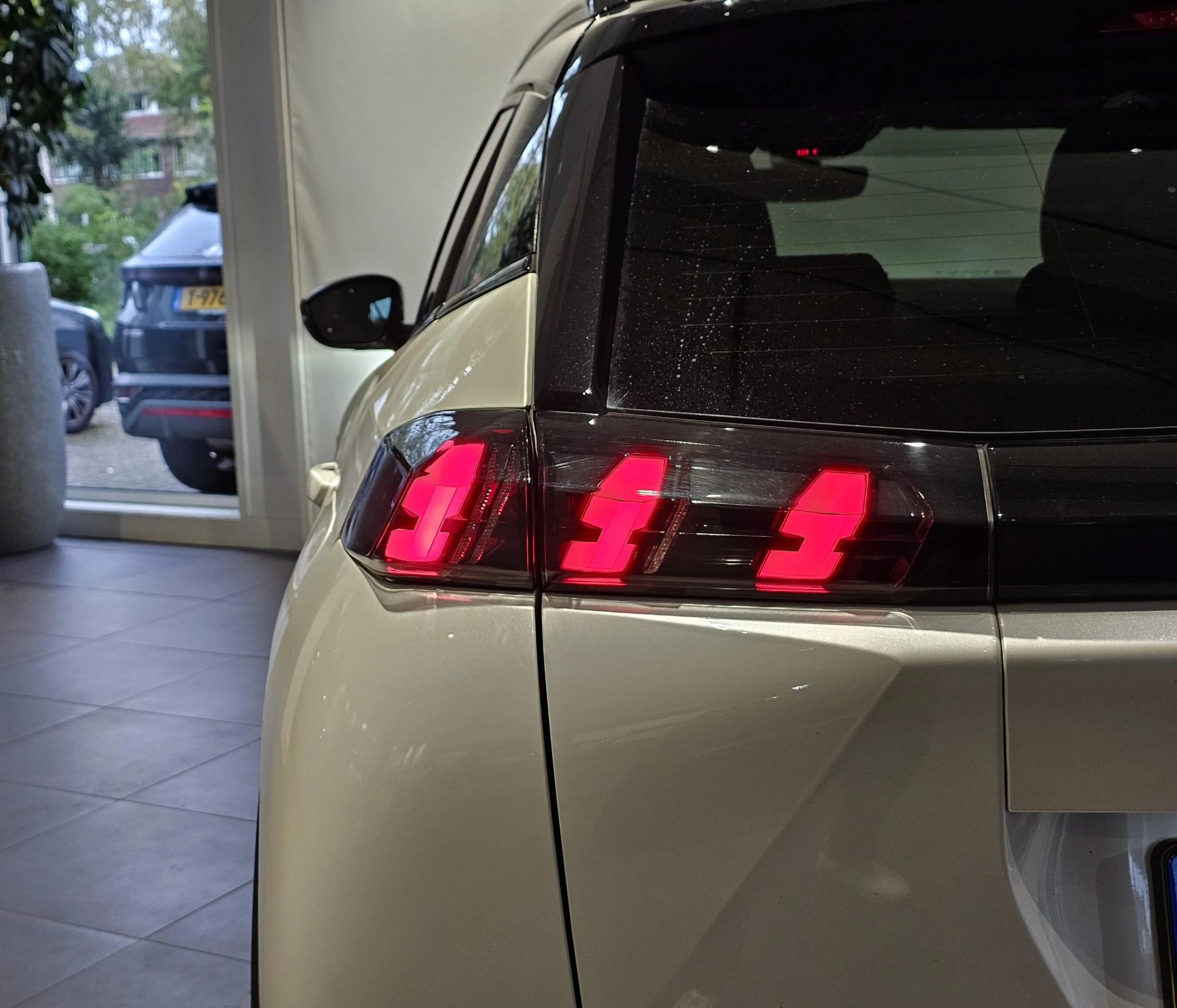 Peugeot-e-2008-image-27