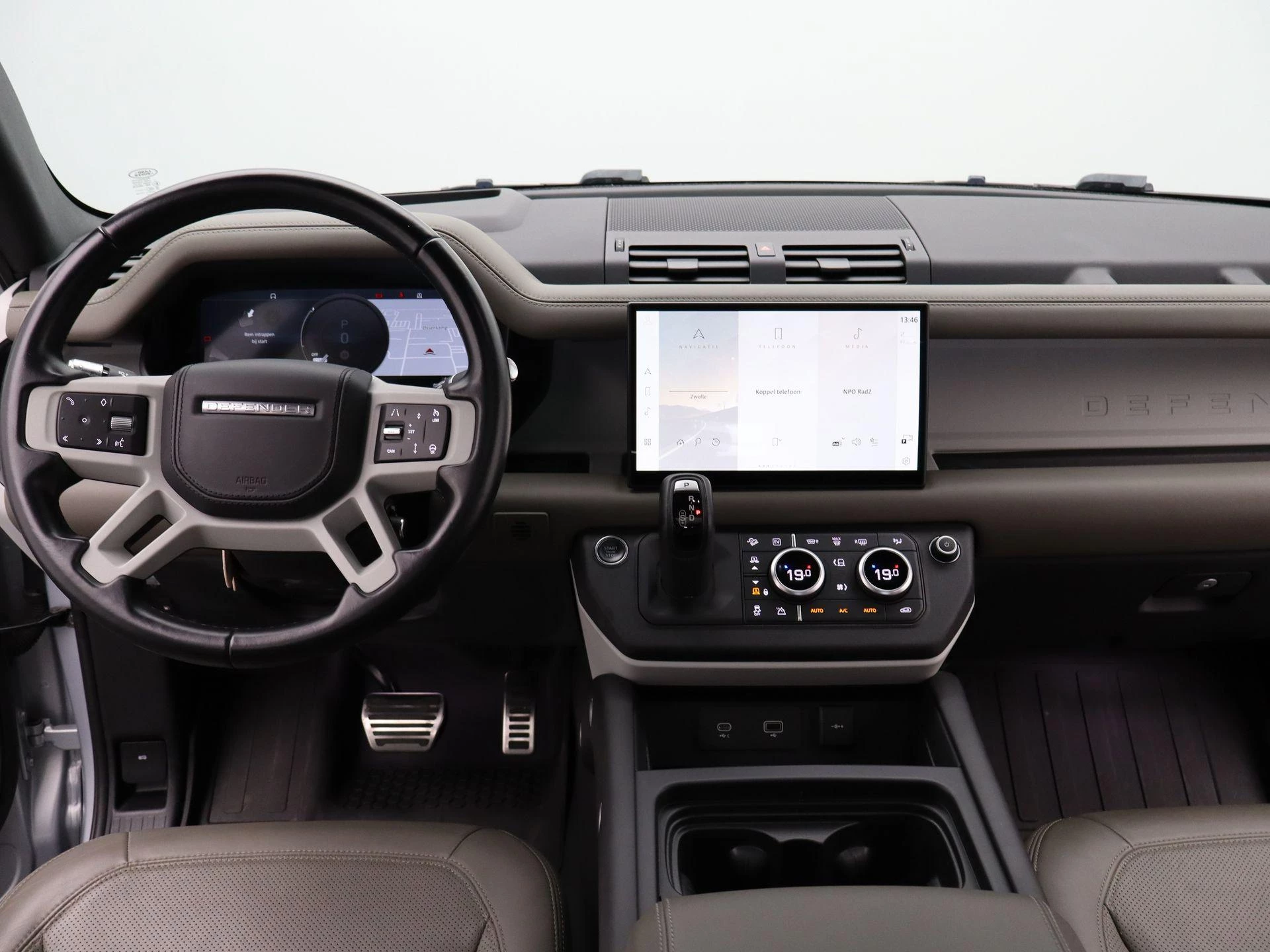 Land Rover-Defender-image-6