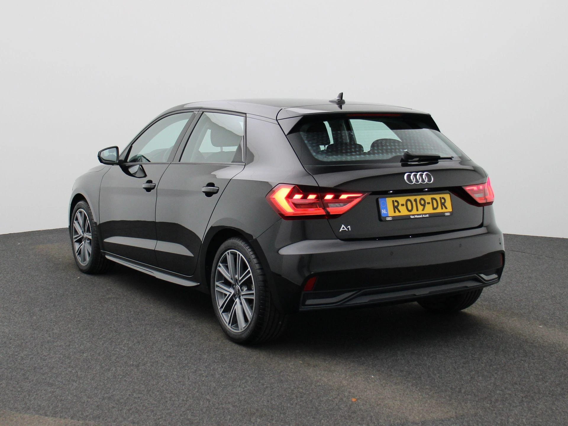 Audi-A1 Sportback-image-2