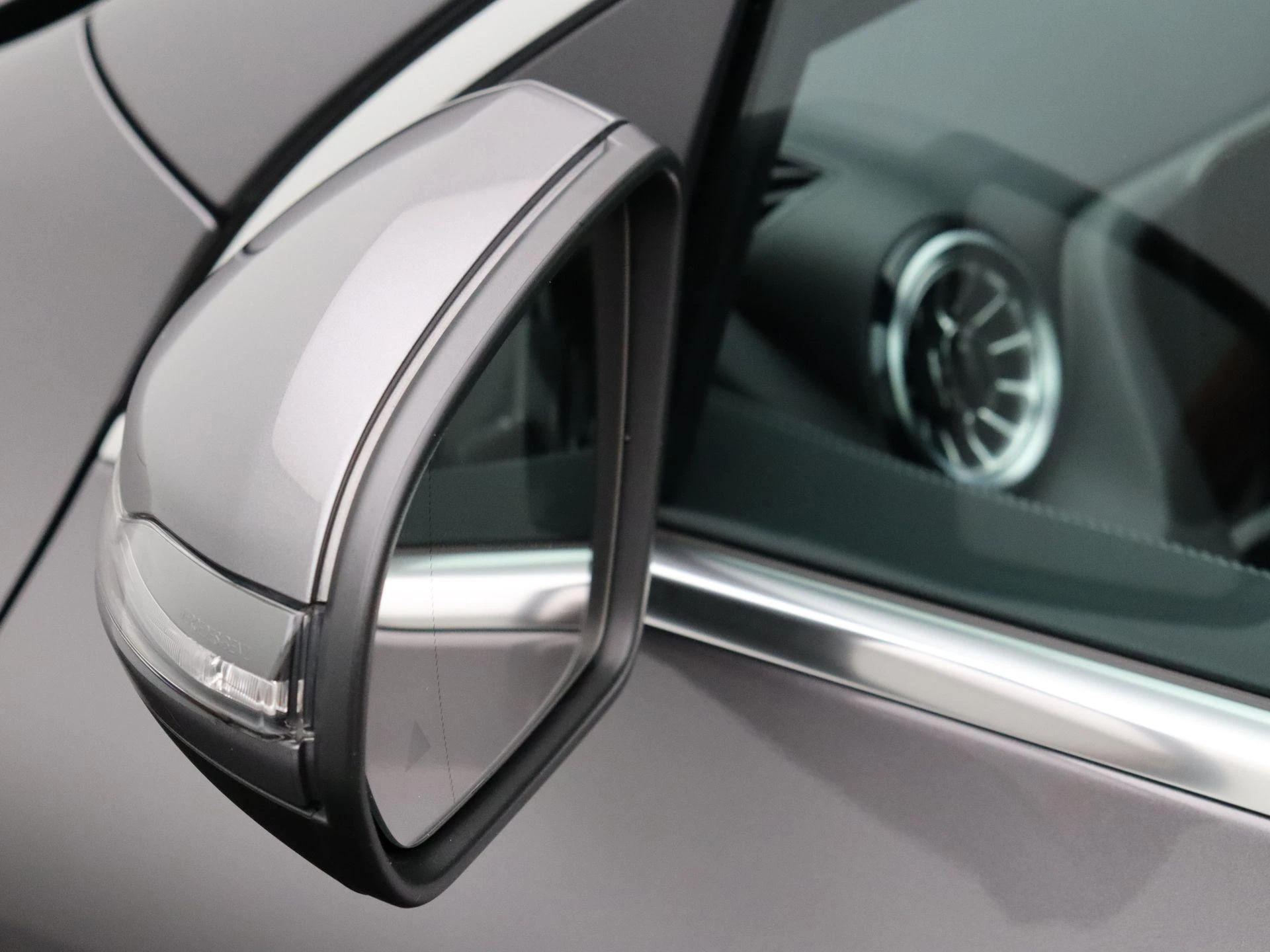 Mercedes-Benz-EQA-image-7