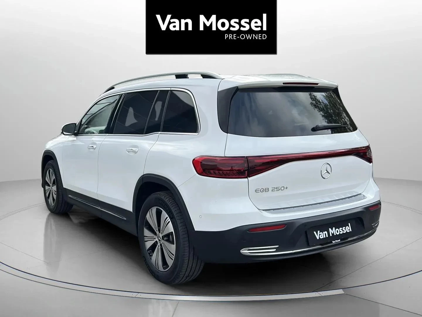 Mercedes-Benz-EQB-image-6