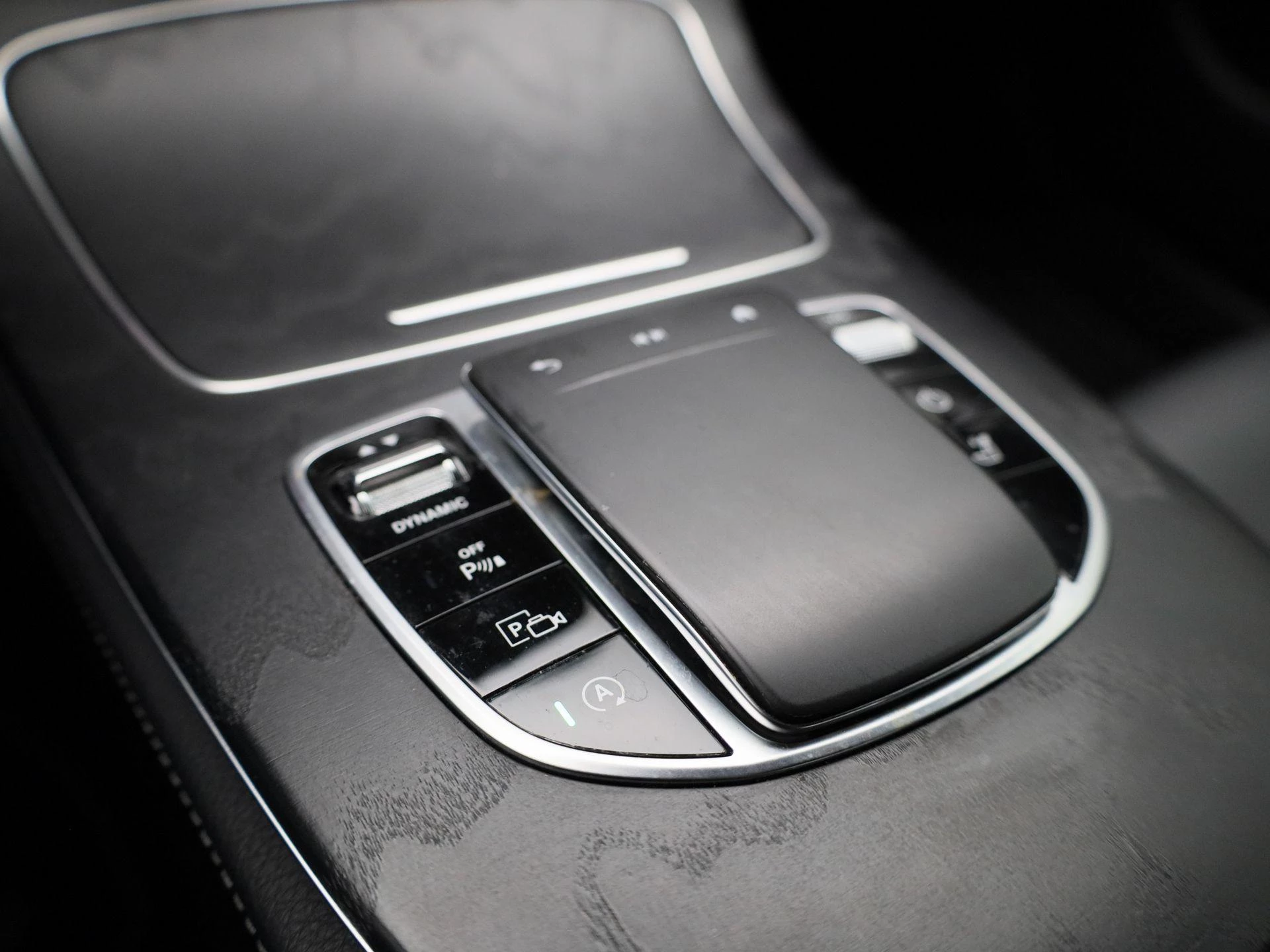 Mercedes-Benz-E-Klasse-image-21