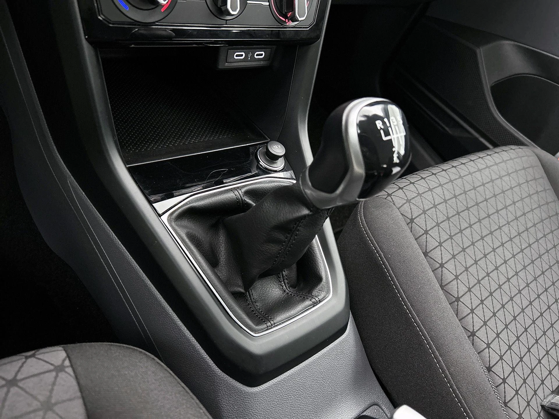 Volkswagen-T-Cross-image-19