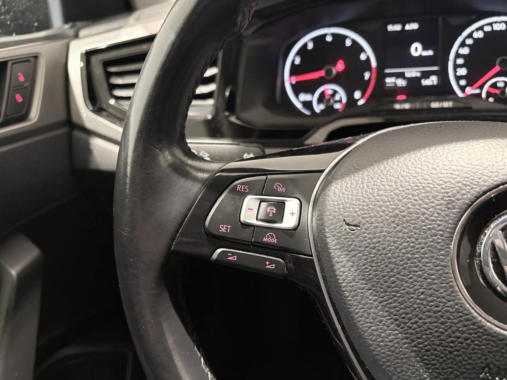 Volkswagen-Polo-image-14