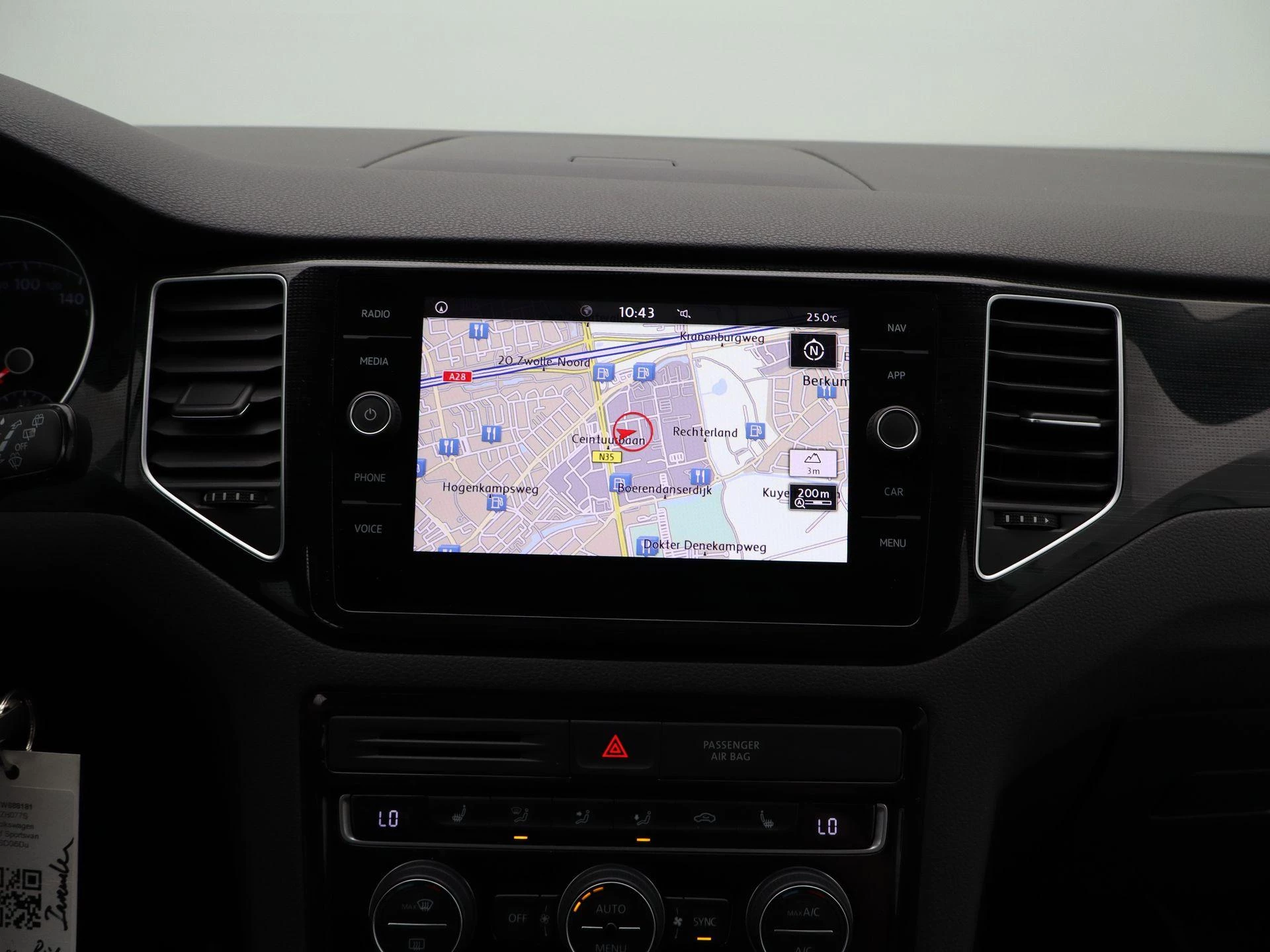 Volkswagen-Golf Sportsvan-image-8