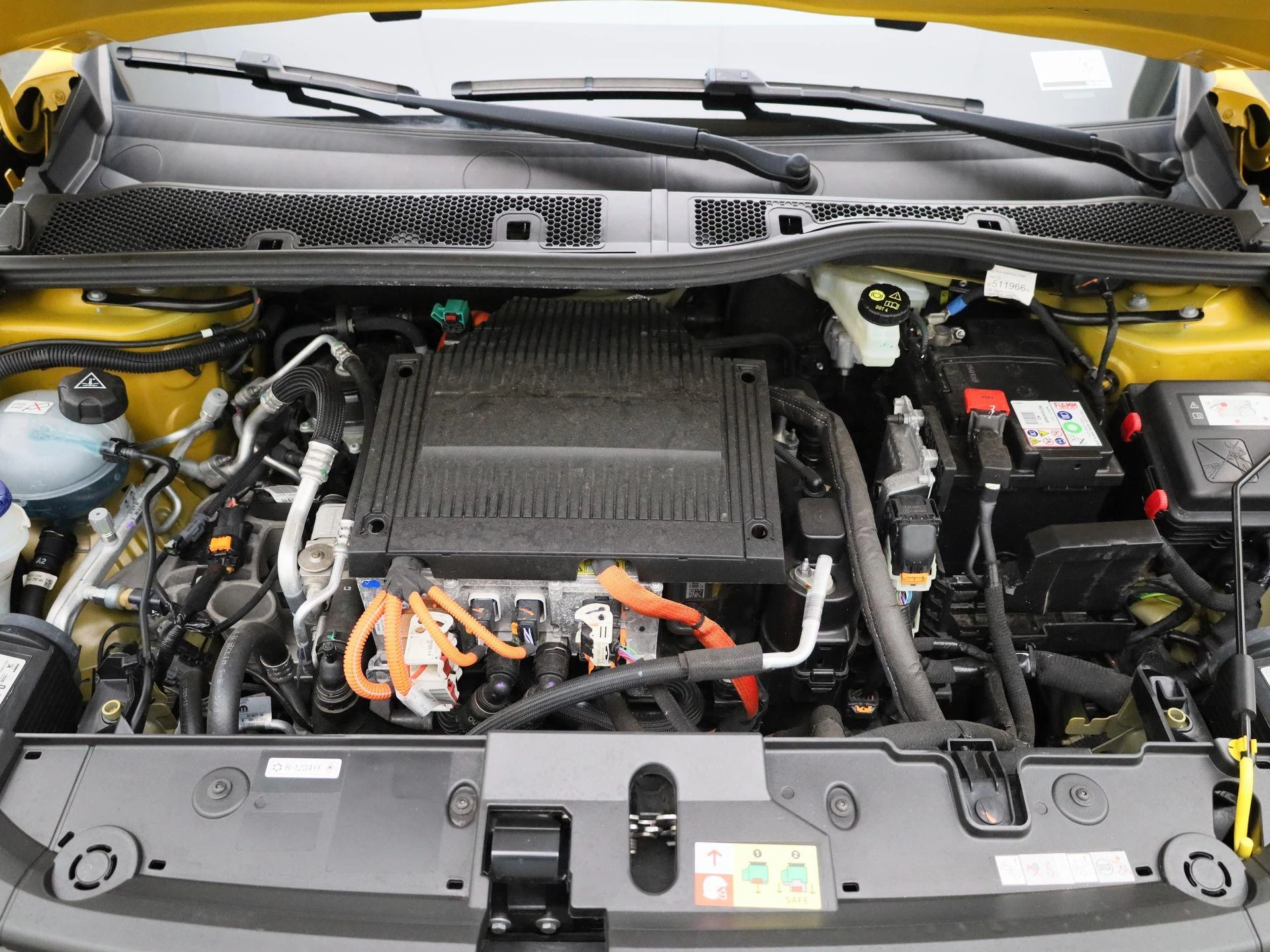 Peugeot-e-208-image-32