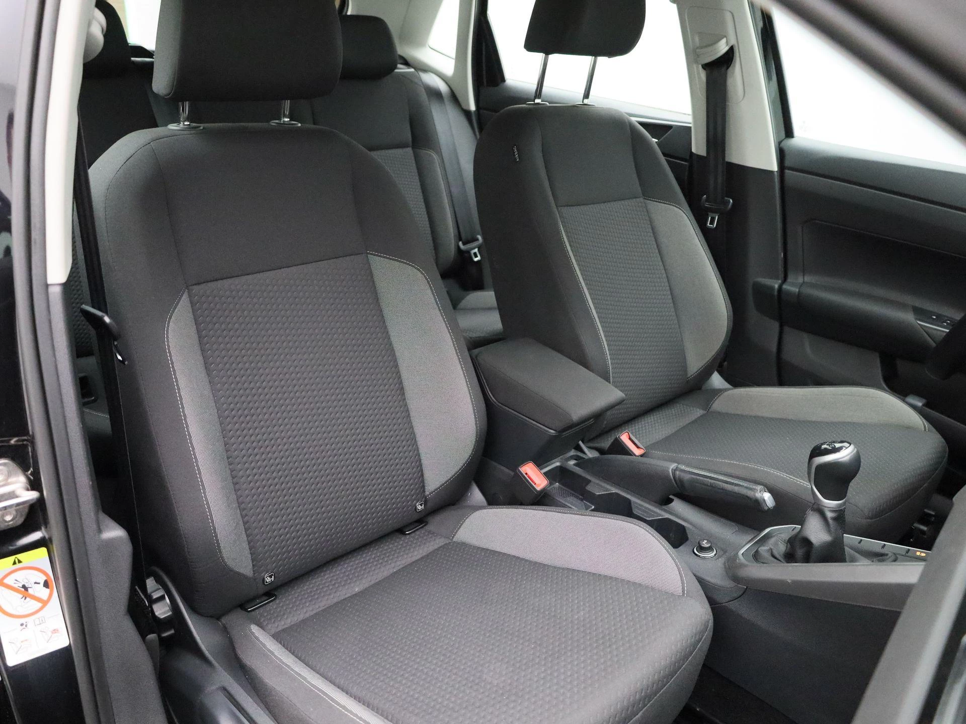 Volkswagen-Polo-image-32
