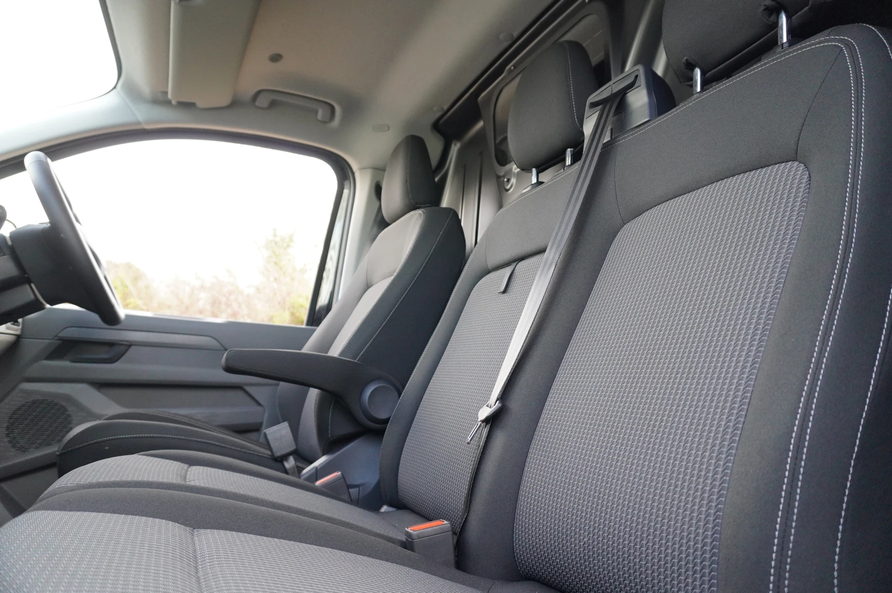 Volkswagen-Transporter-image-47