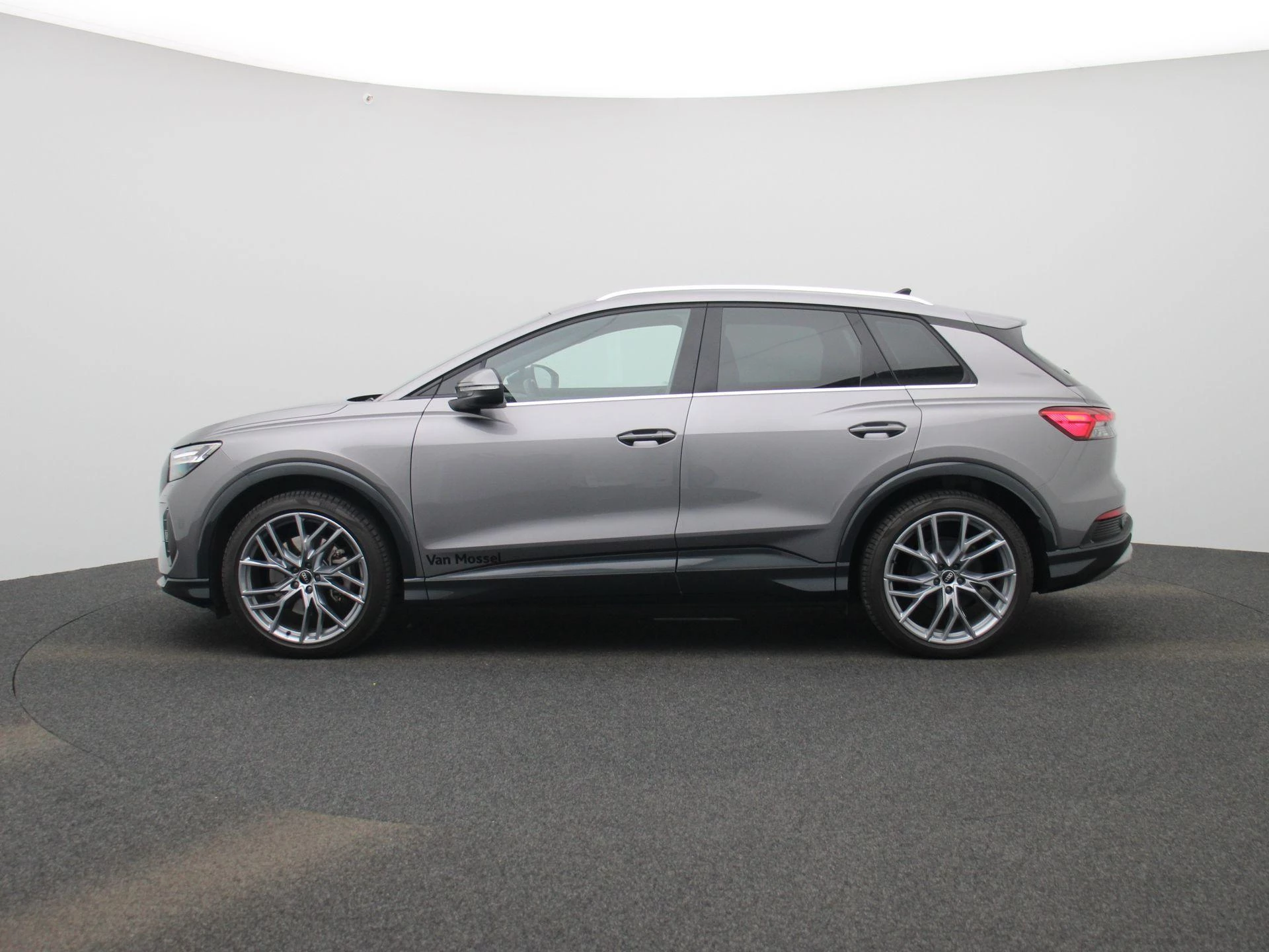 Audi-Q4 e-tron-image-3