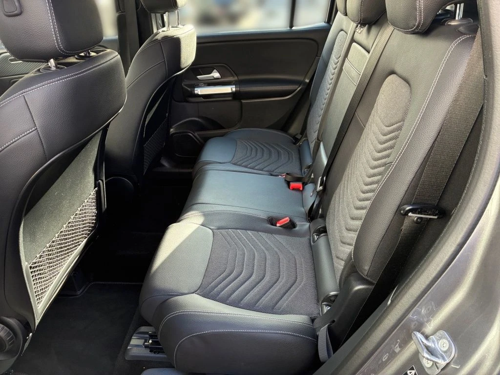 Mercedes-Benz-GLB 200 d-image-9