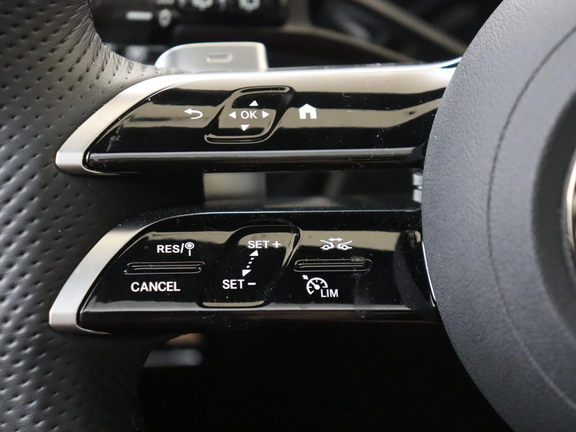 Mercedes-Benz-E-Klasse-image-12