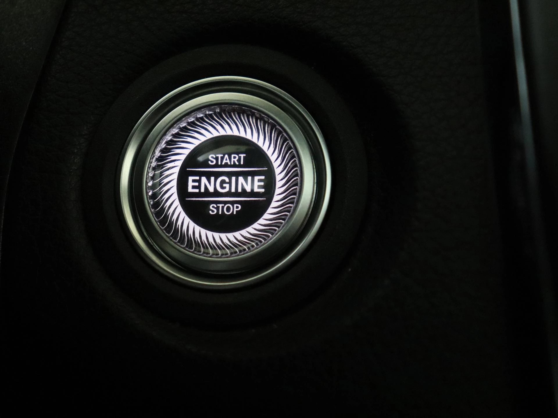 Mercedes-Benz-GLC-image-24