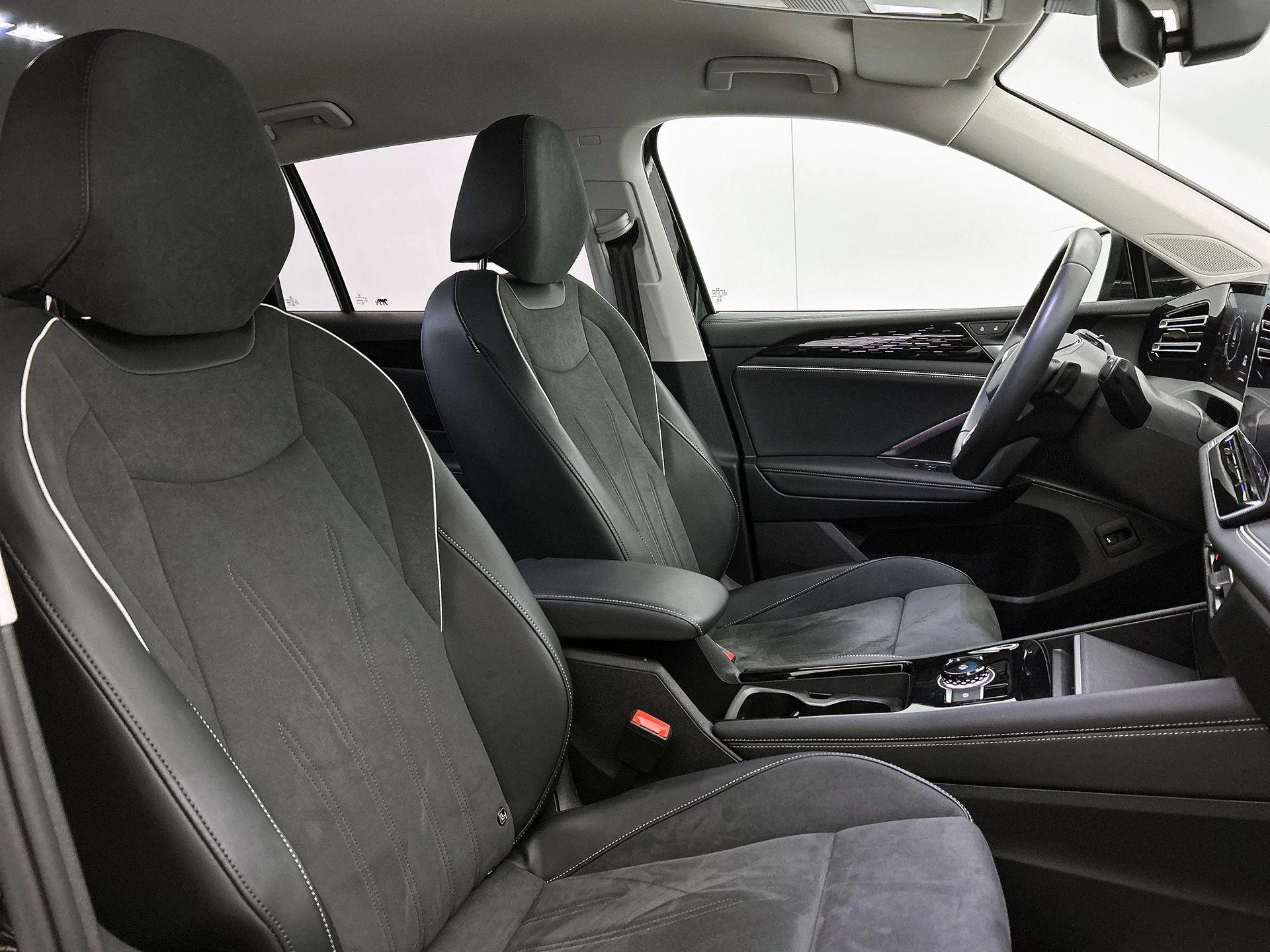 Volkswagen-Tiguan-image-33