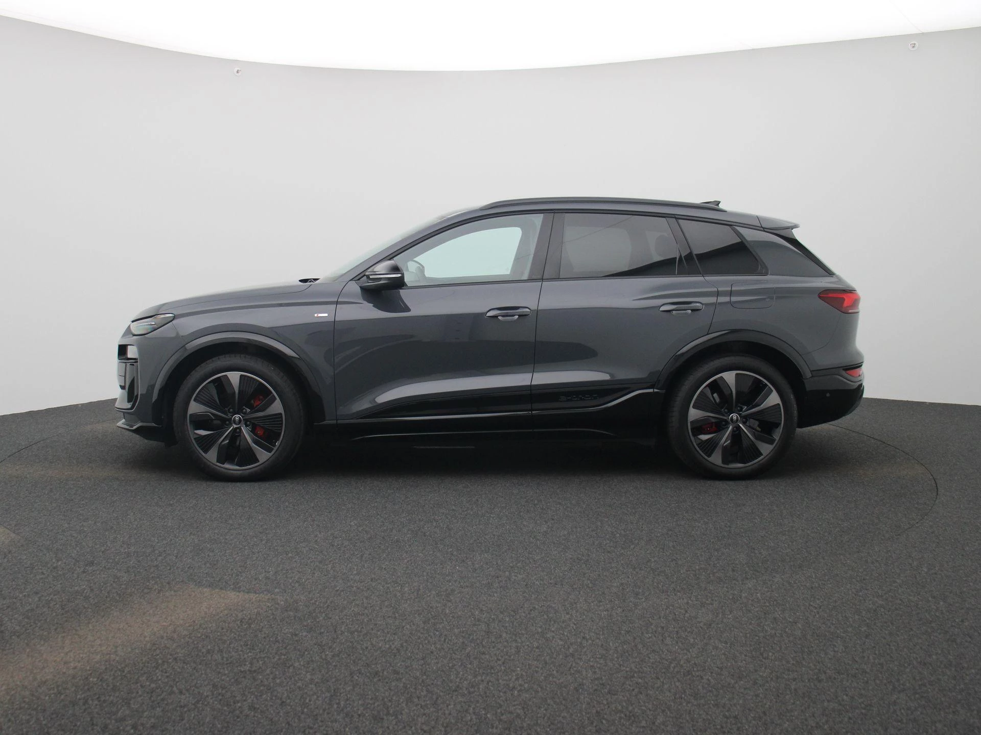 Audi-Q6 e-tron-image-3