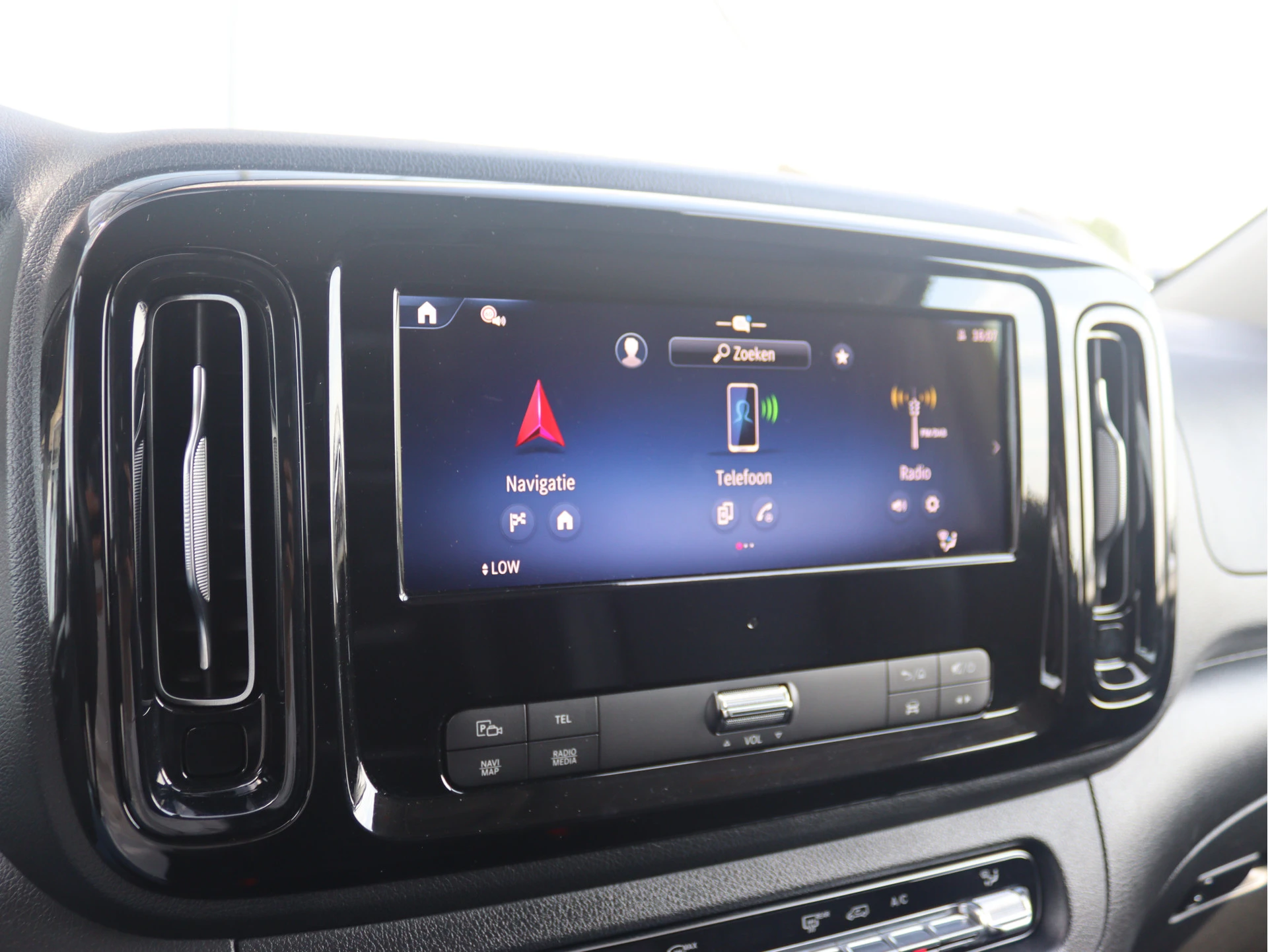 Mercedes-Benz-Vito-image-8
