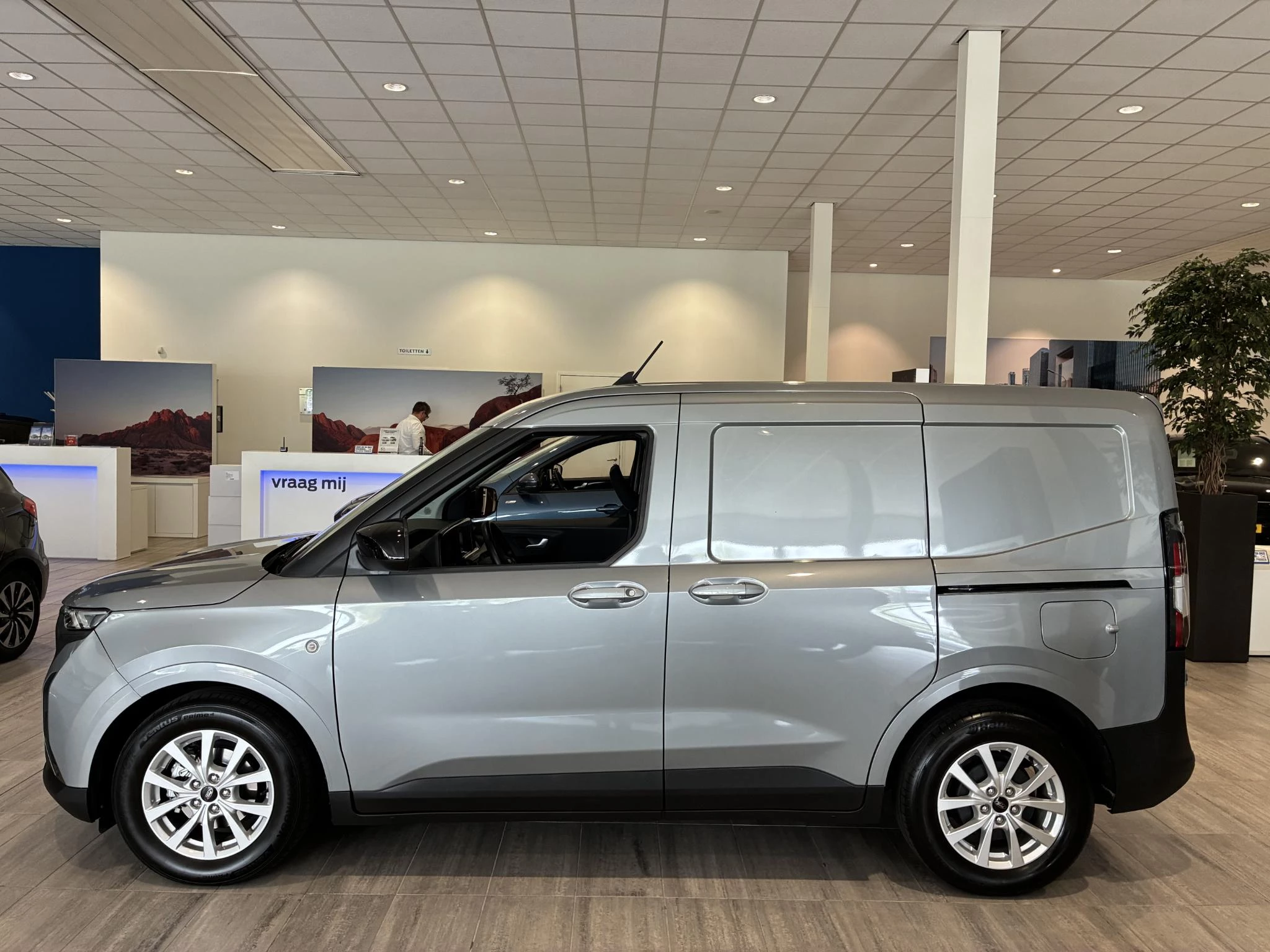 Ford-Transit Courier-image-1