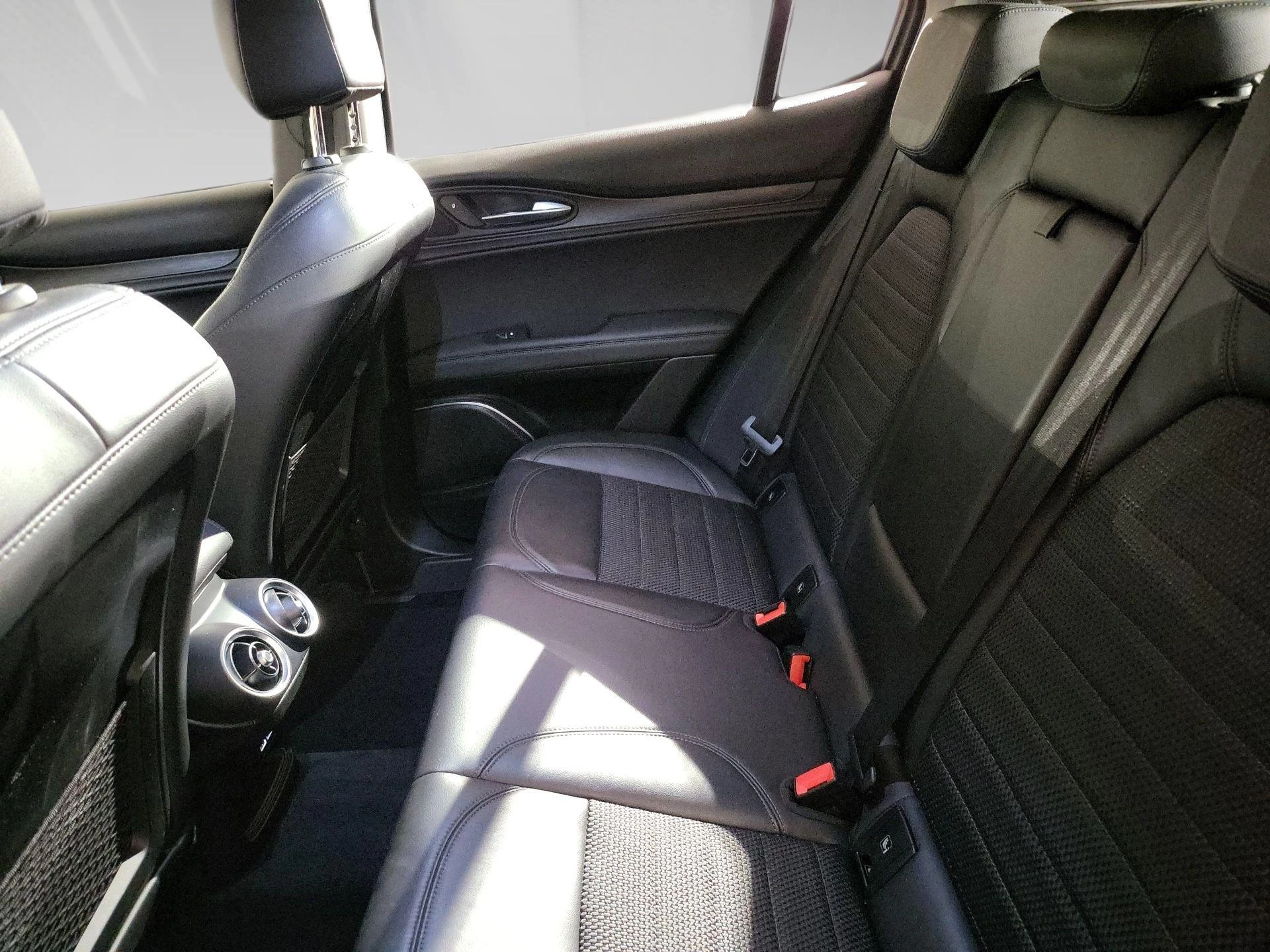 Alfa Romeo-Stelvio-image-3