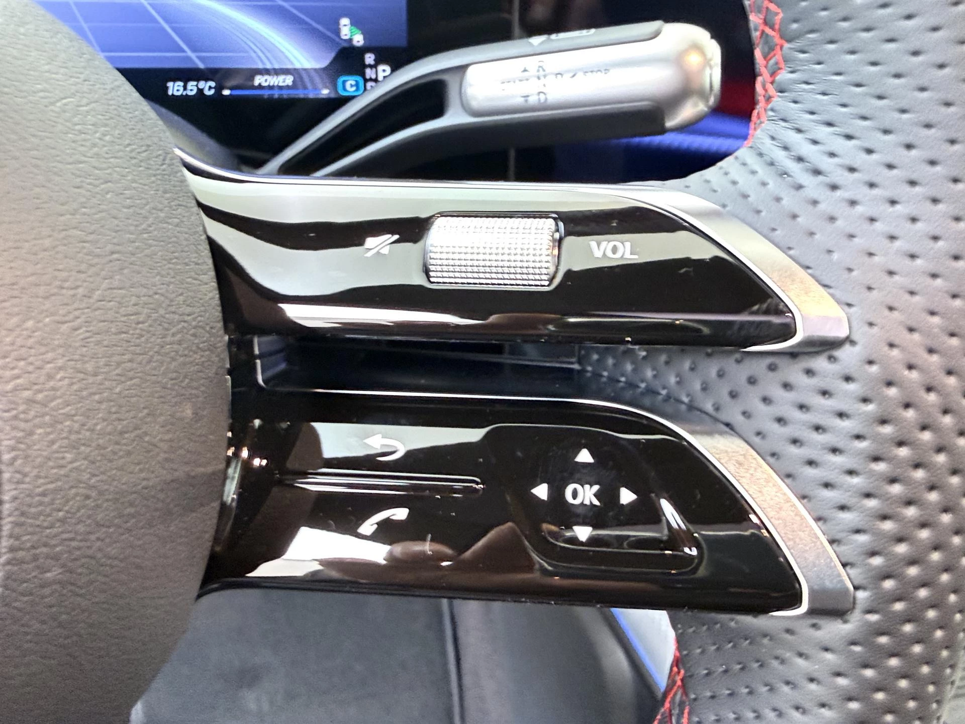 Mercedes-Benz-CLA-image-13