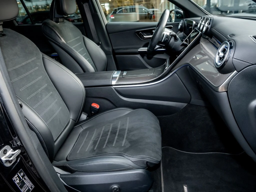 Mercedes-Benz-GLC 300 d-image-11