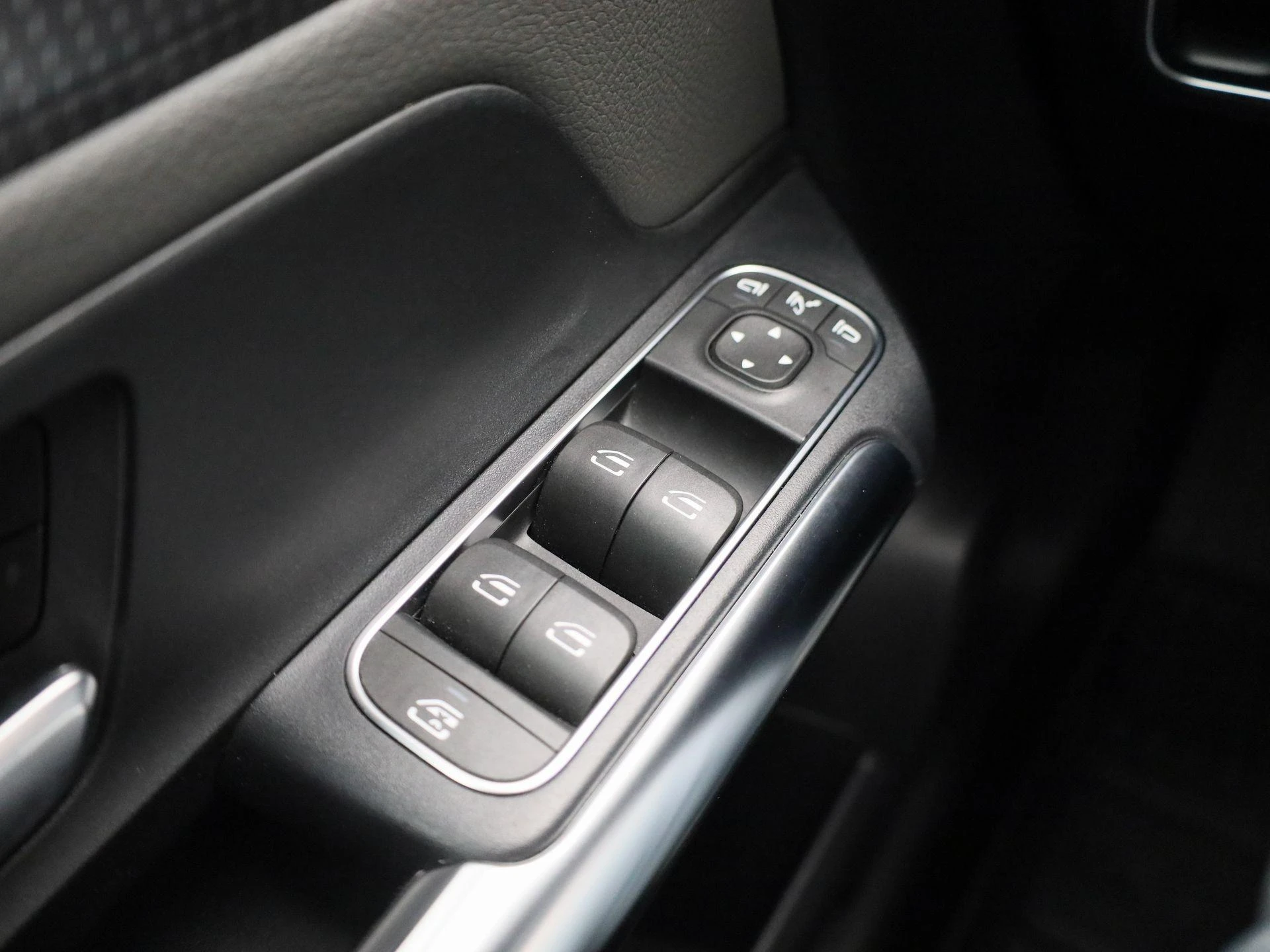 Mercedes-Benz-EQA-image-23