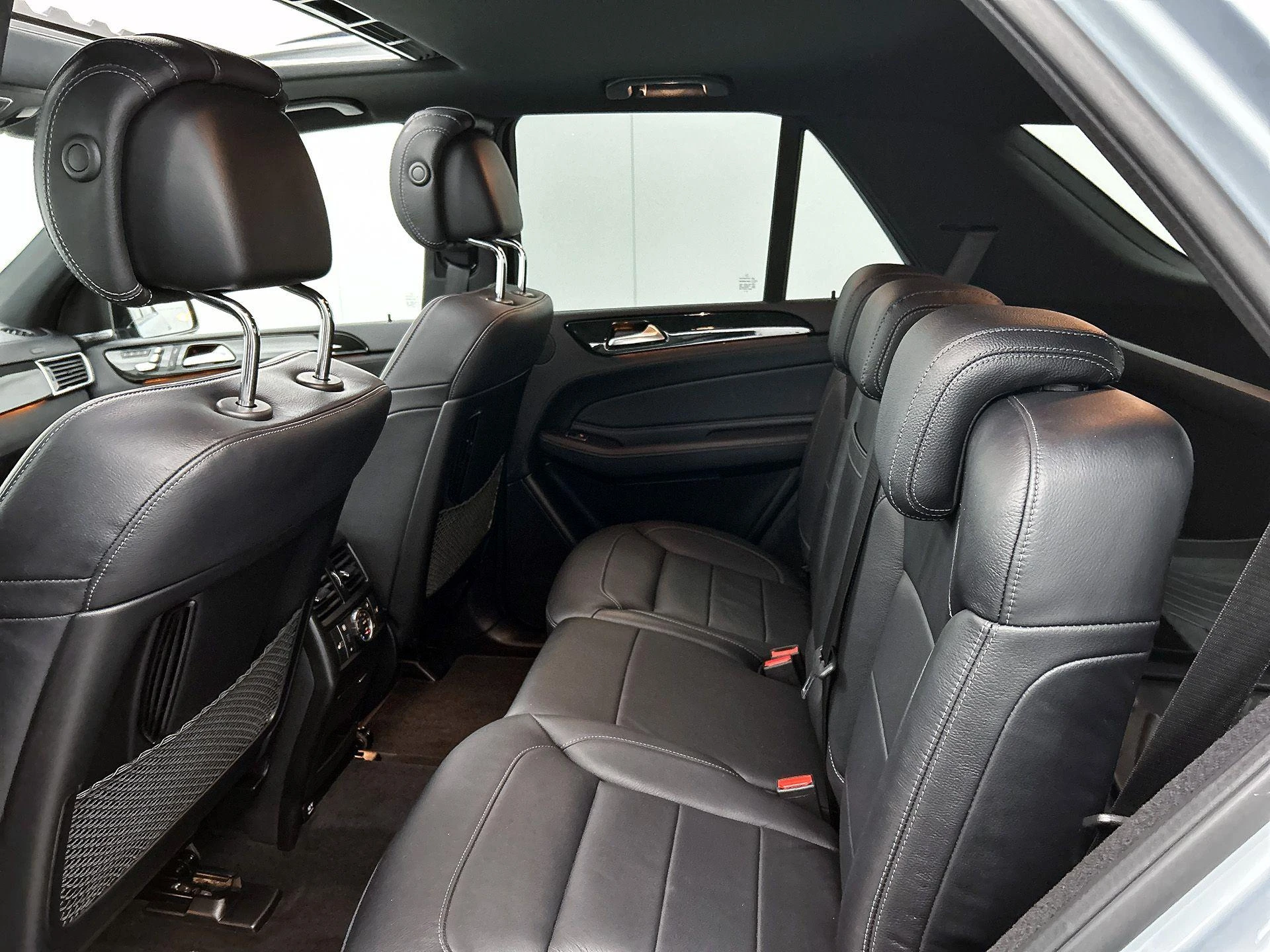 Mercedes-Benz-GLE-image-28