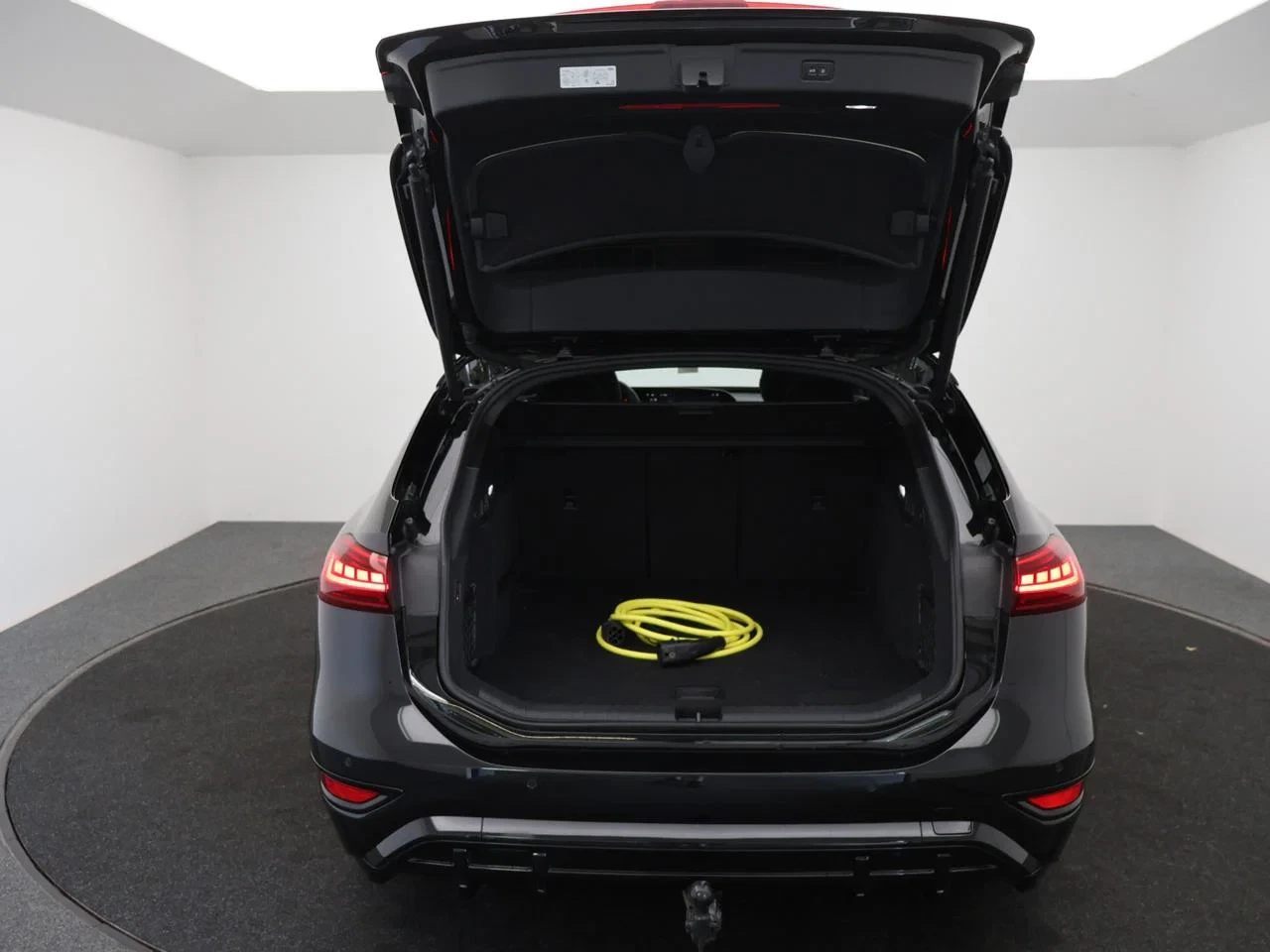 Audi-A6 Avant e-tron-image-13