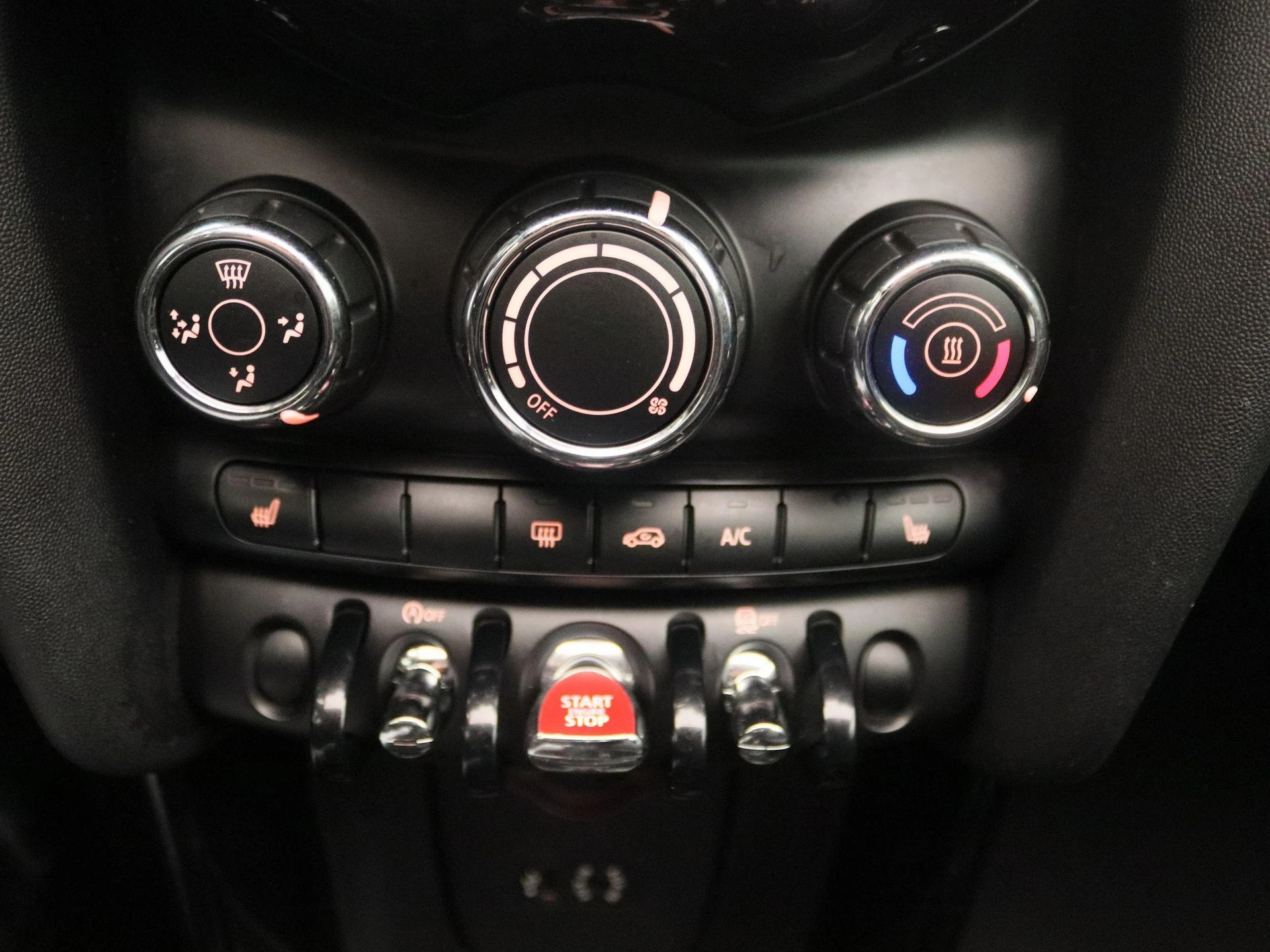 MINI-One Cabrio-image-9