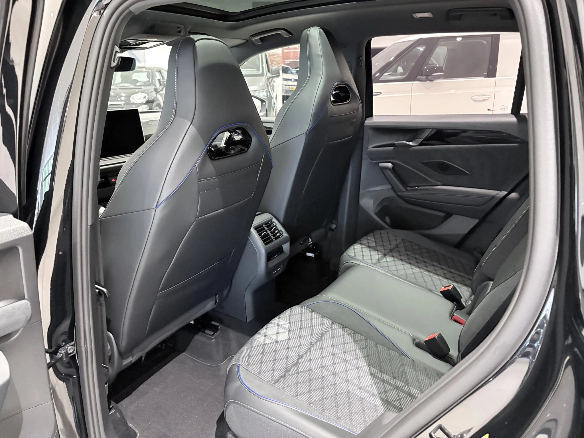 Volkswagen-Tiguan-image-10
