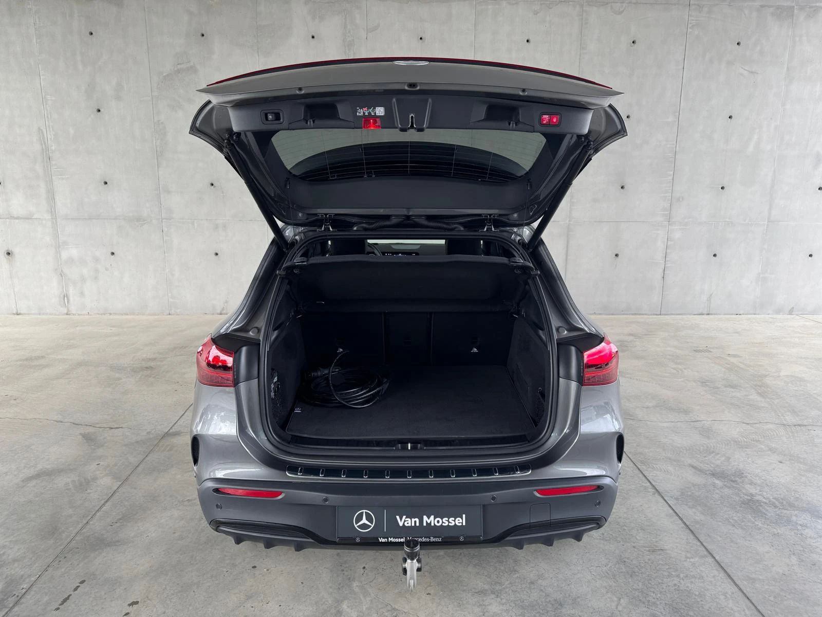 Mercedes-Benz-EQA-image-6