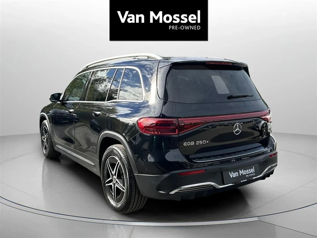 Mercedes-Benz-EQB-image-6