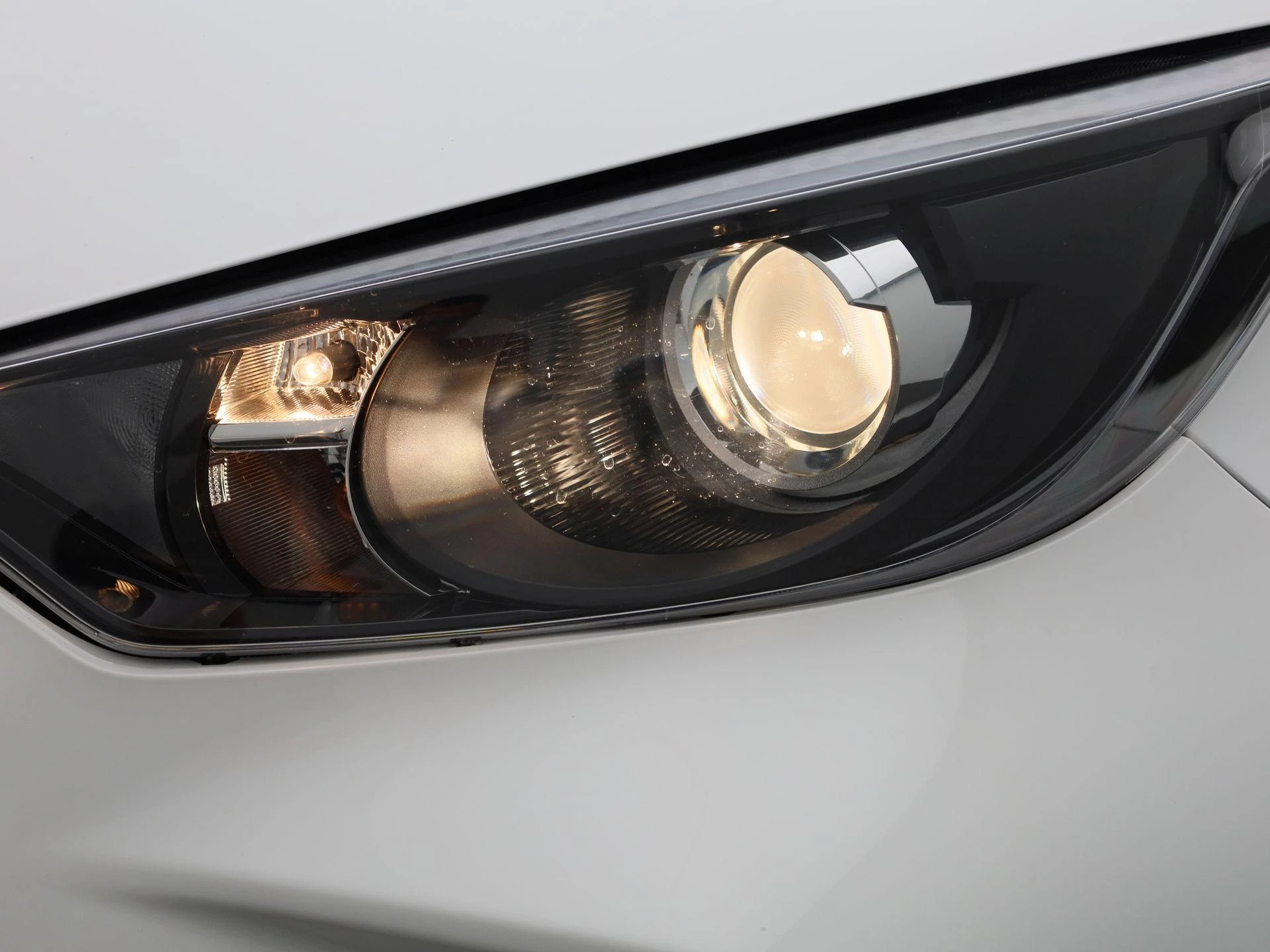 Mazda-2 Hybrid-image-13