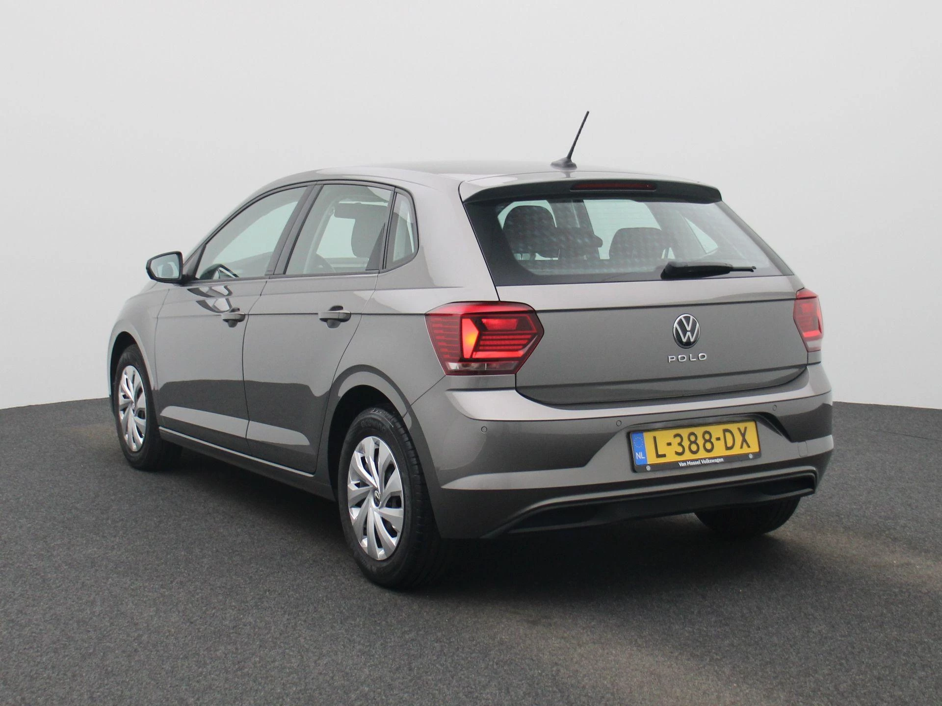 Volkswagen-Polo-image-1