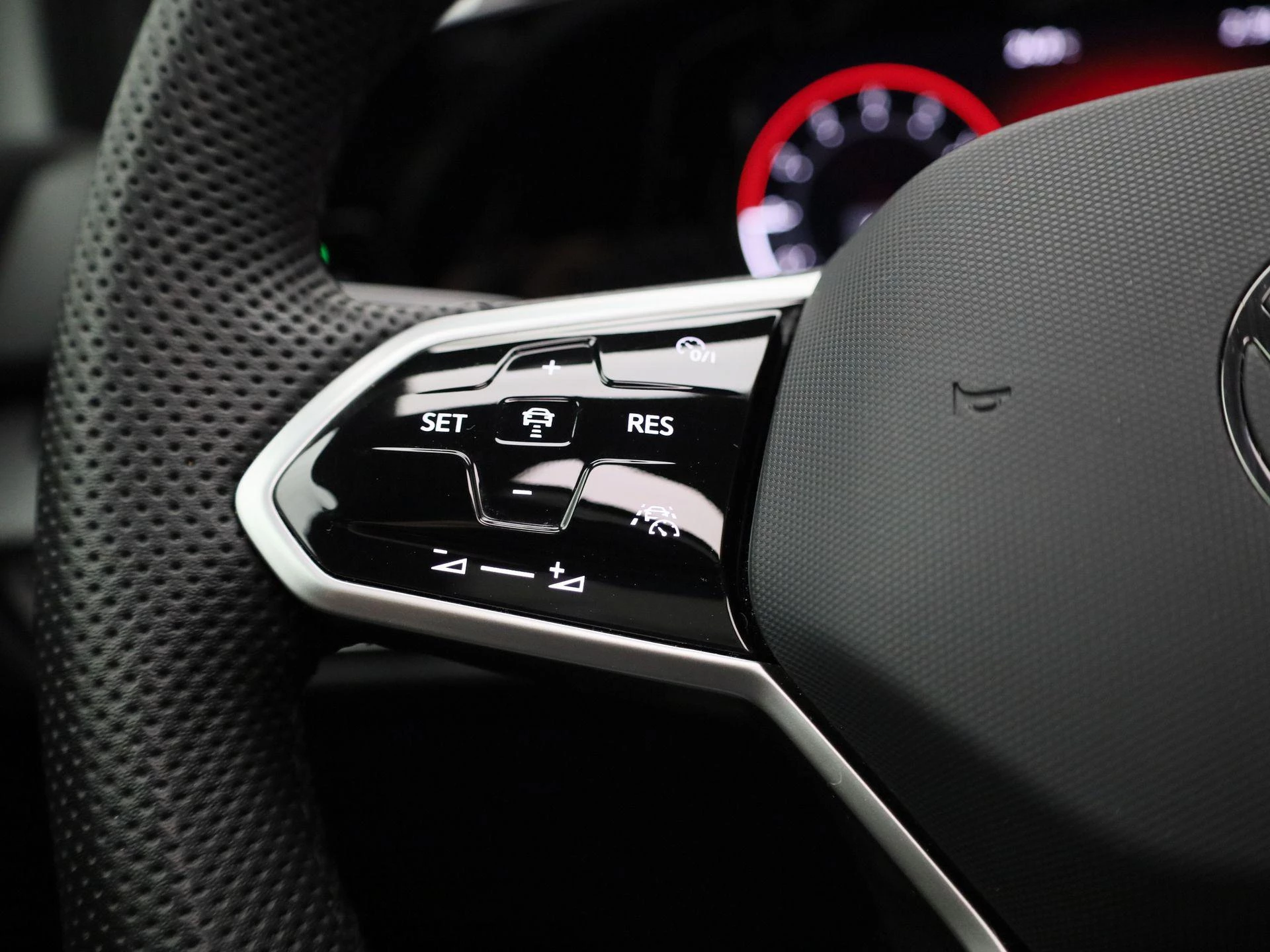 Volkswagen-Golf-image-20