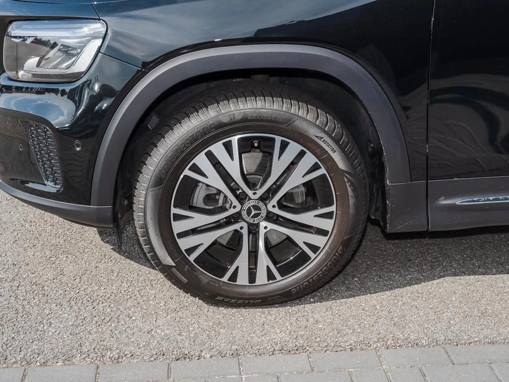 Mercedes-Benz-GLB 200 d-image-6
