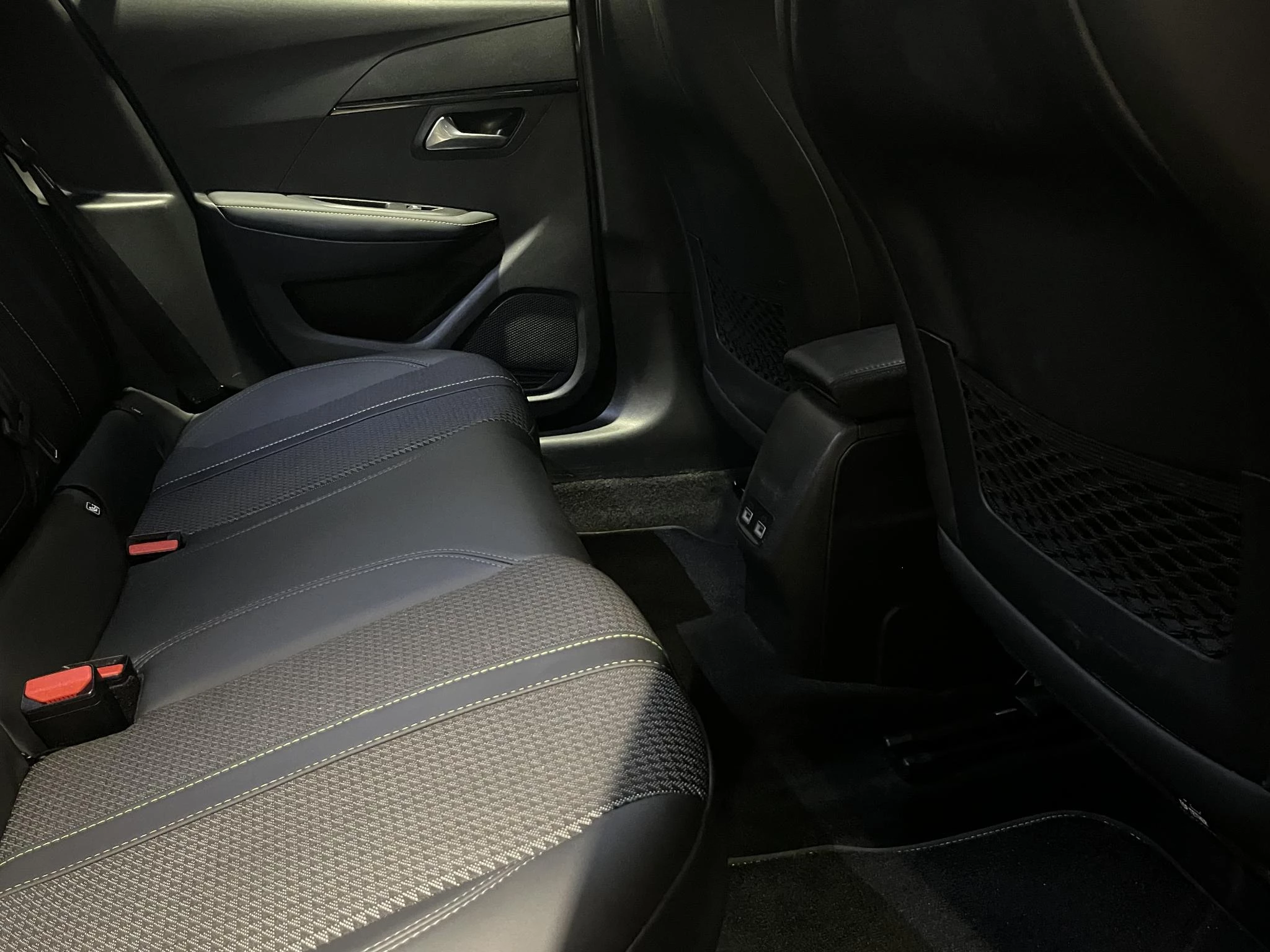 Peugeot-208-image-19