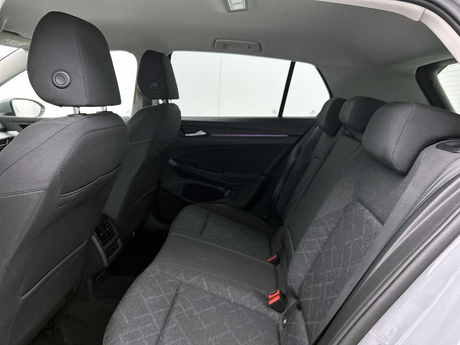 Volkswagen-Golf-image-25