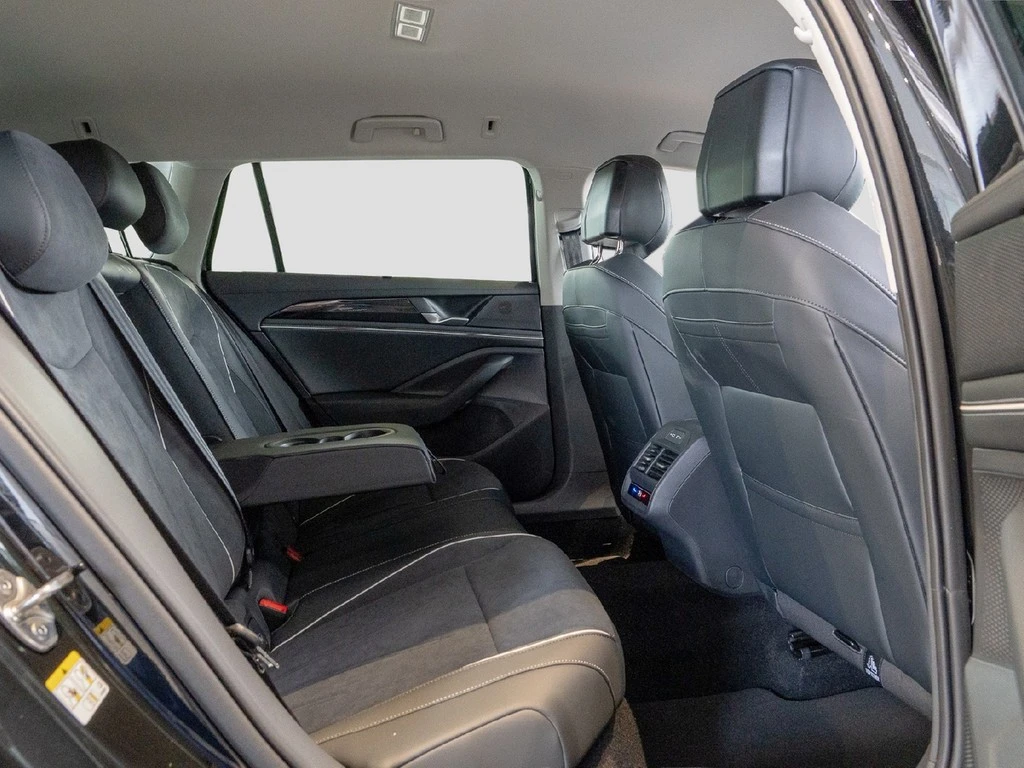 Volkswagen-Passat-image-8