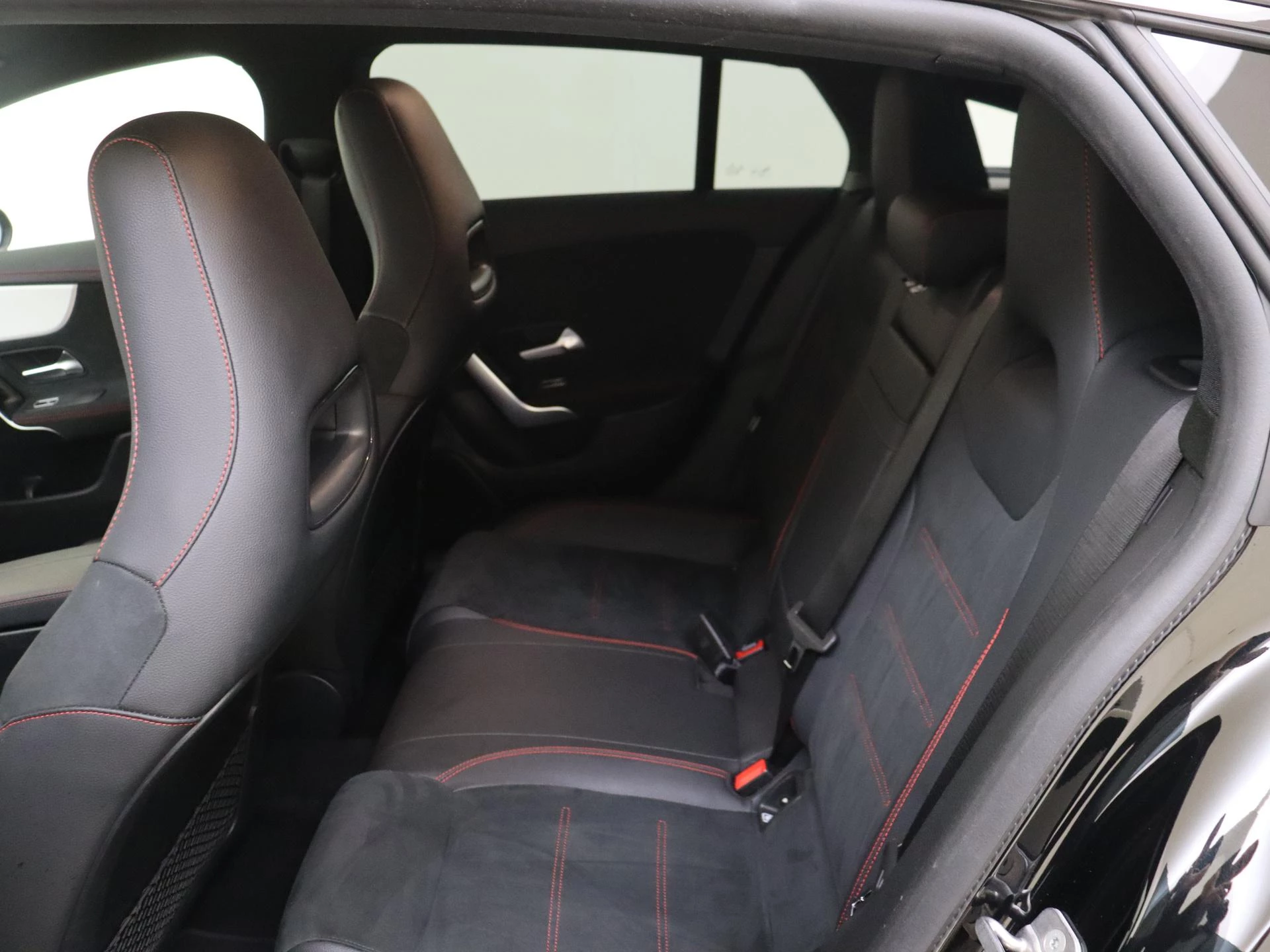 Mercedes-Benz-CLA-image-5