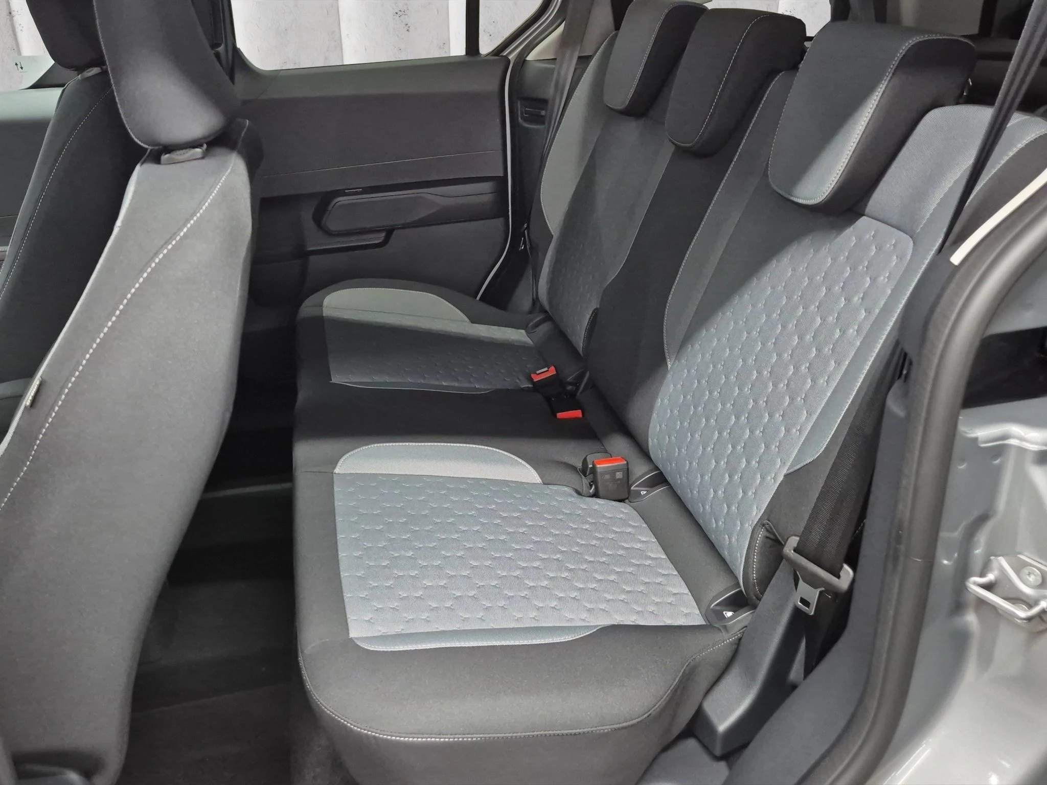 Ford Tourneo Courier Titanium 1.0 EcoBoost 92 kW Auto Kompaktvan. 5-türig