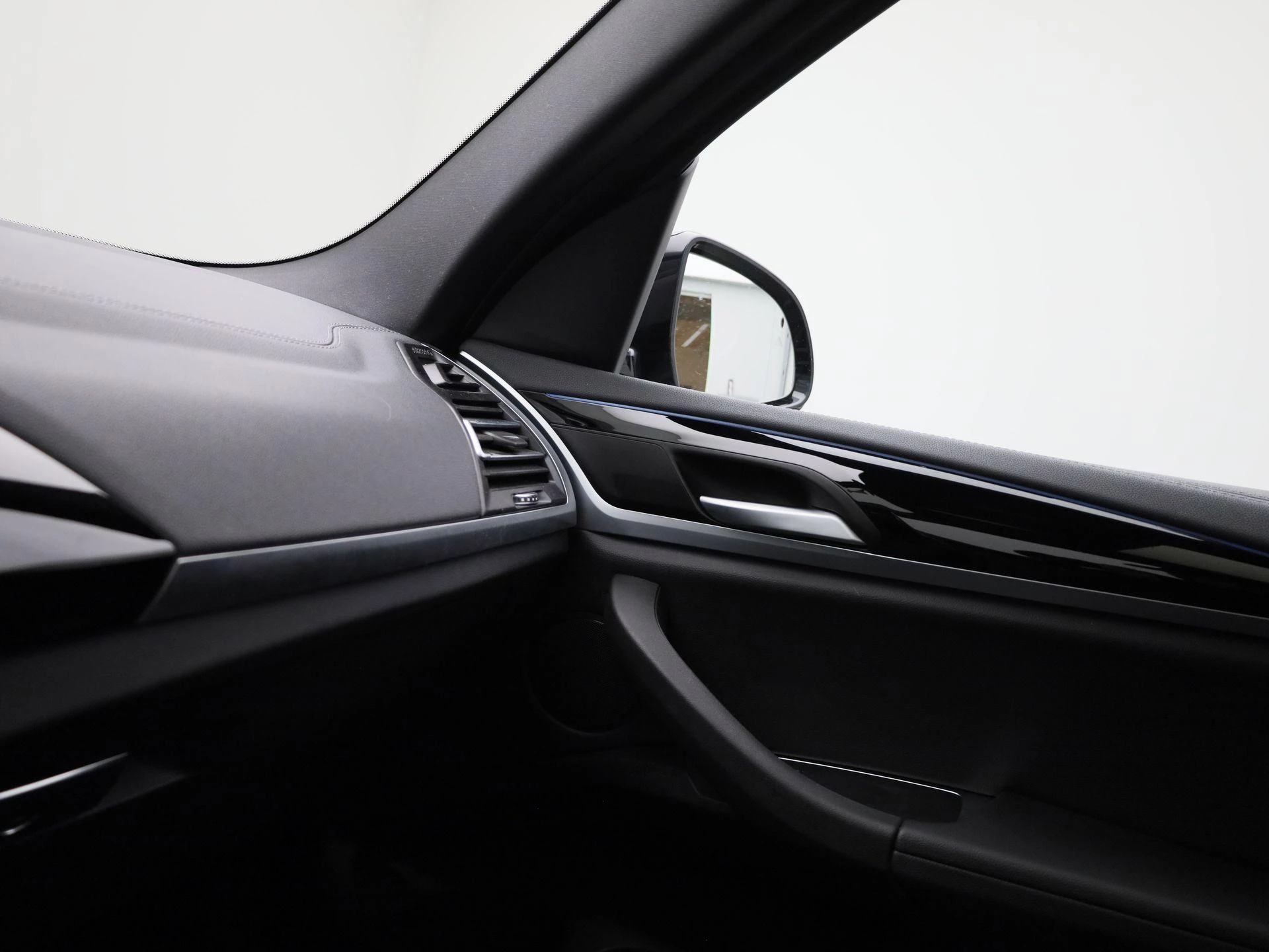 BMW-iX3-image-29