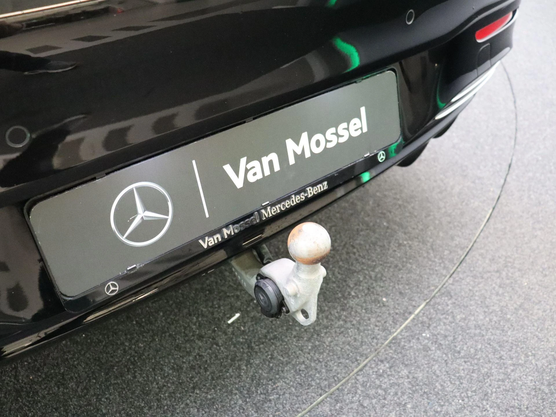 Mercedes-Benz-EQS-image-28
