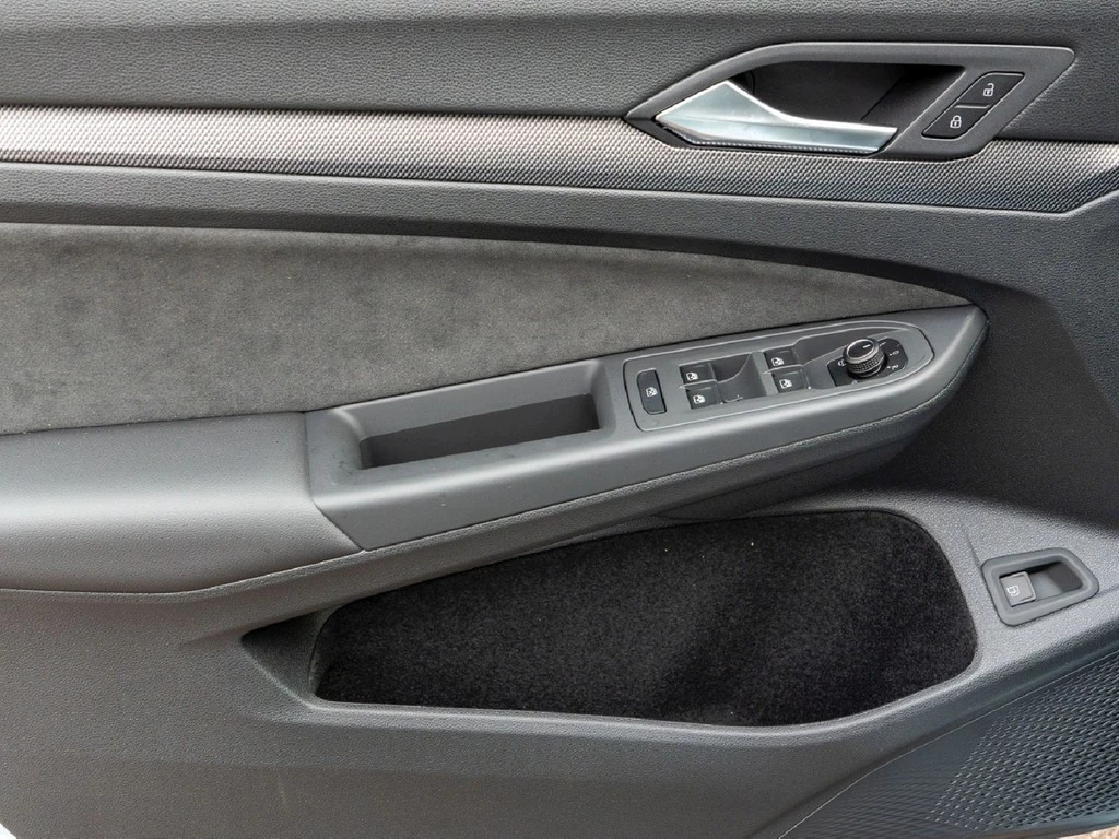Volkswagen-Golf-image-22